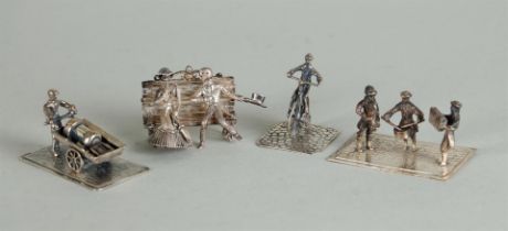 A lot with miniature silver consisting of a man with a handcart, a couple on a barge, a group making