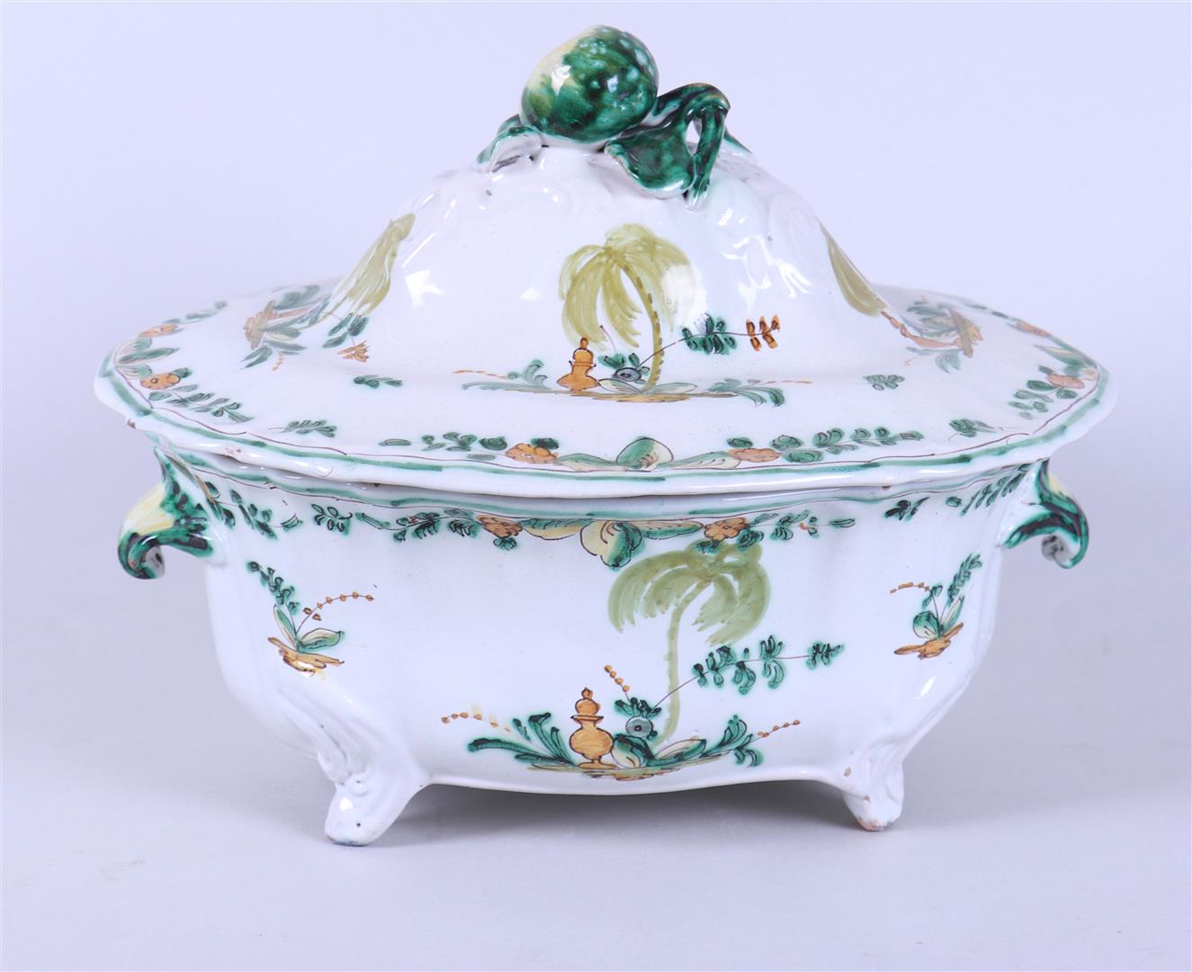 A covered tureen in Italian faience - Image 3 of 6