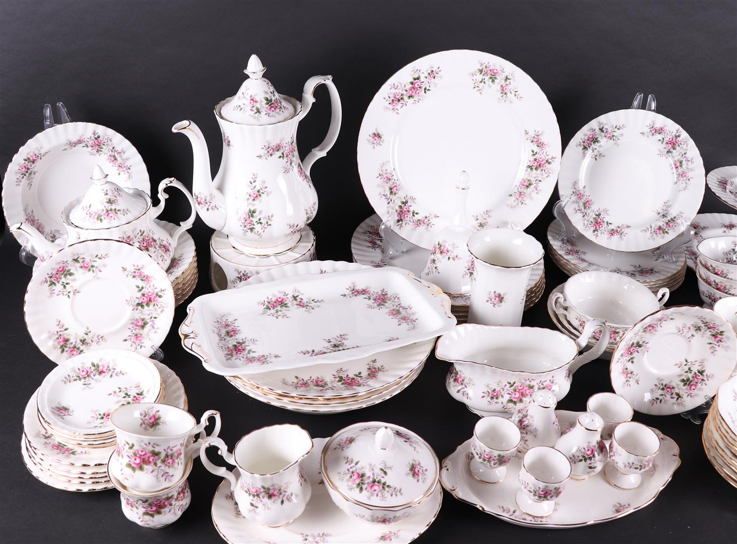 A very large and extensive Royal Albert, "Lavender Rose" service. - Image 4 of 6