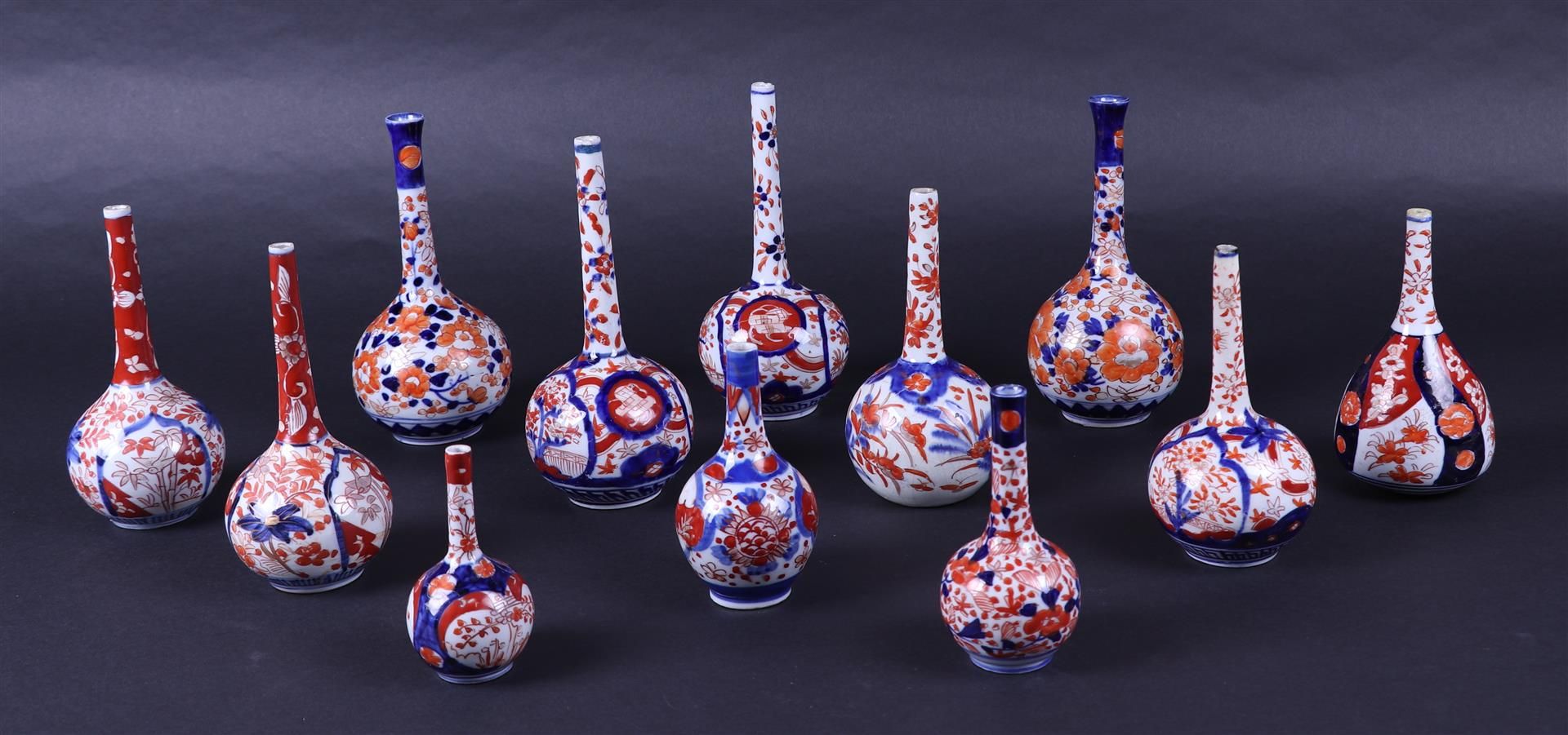 A lot of twelve Imari pipe vases. Japan, 19th century.
 - Image 2 of 6