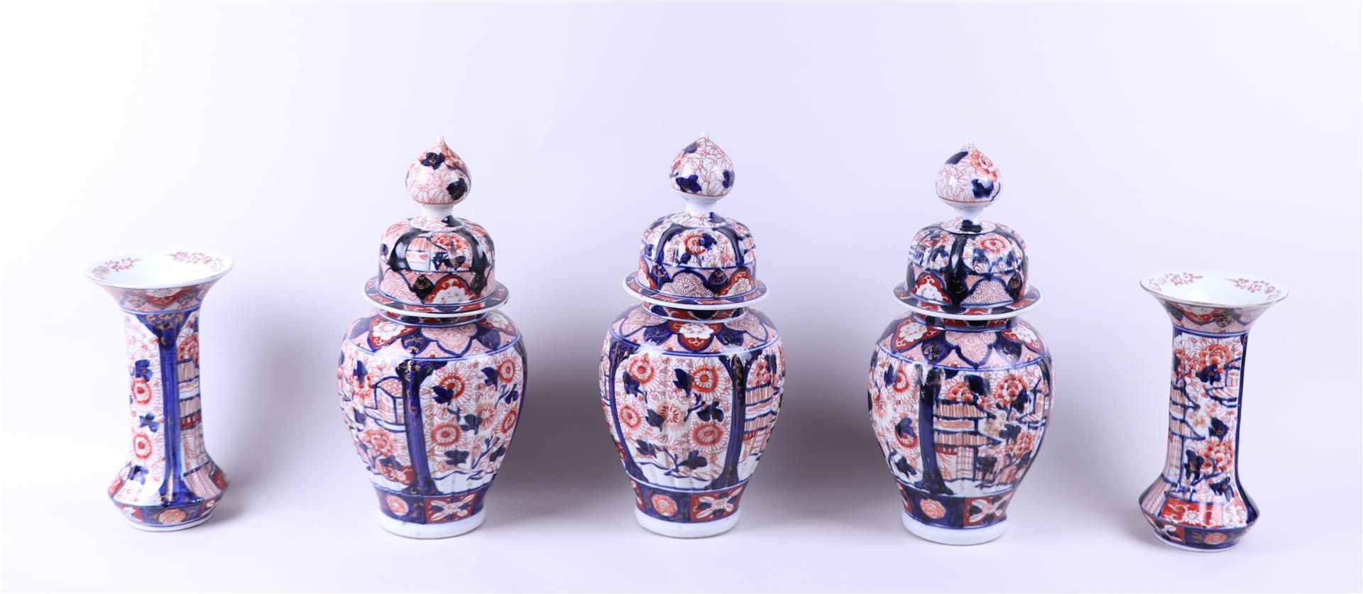 A five-piece Imari cabinet set. Japan, 19th century.
