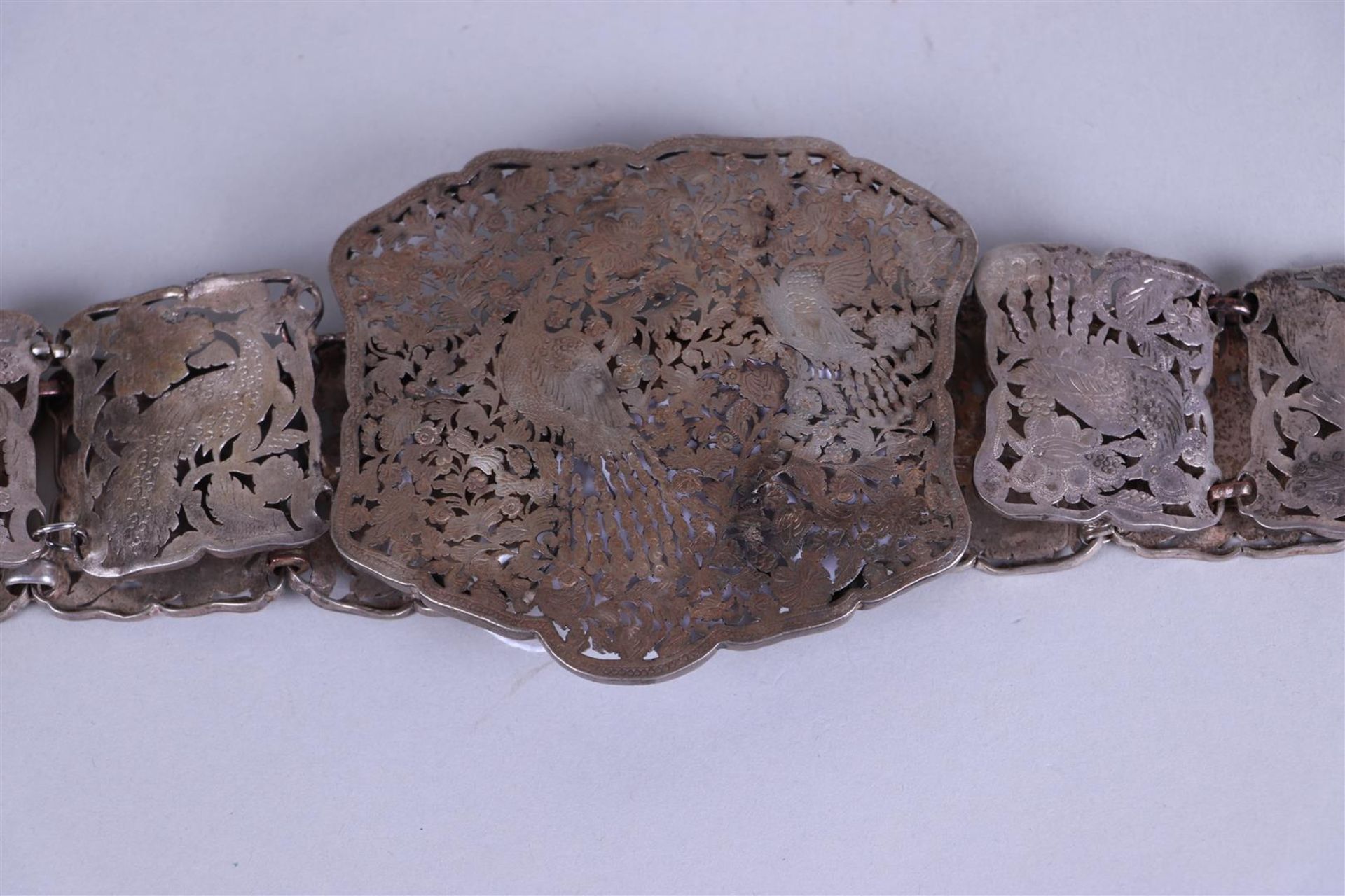 A Djokja silver bridal belt decorated with birds, early 20th century - Image 2 of 2