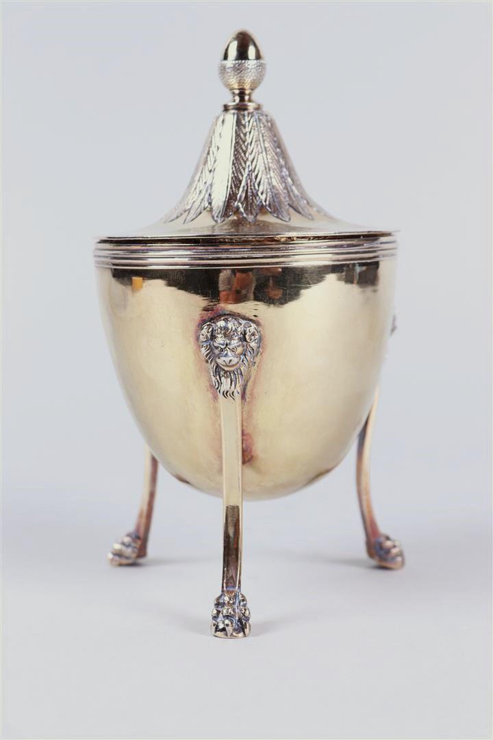 A silver lidded cup on three legs with lion masquerades, standing on claw feet, the lid with acorn-s - Image 2 of 4