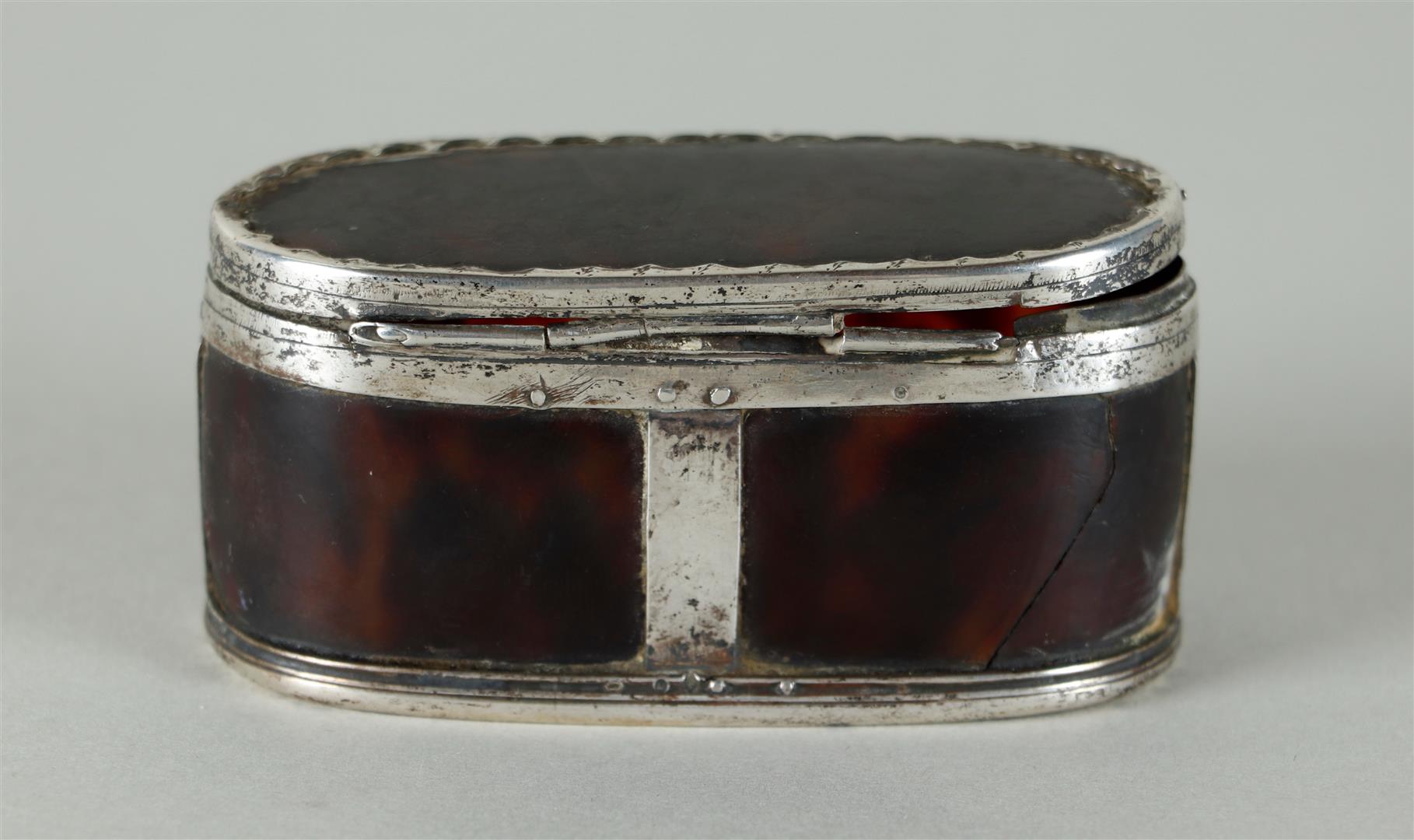 Tortoise Snuff Box with Silver Frames (Holland, 17th Century) - Image 5 of 7
