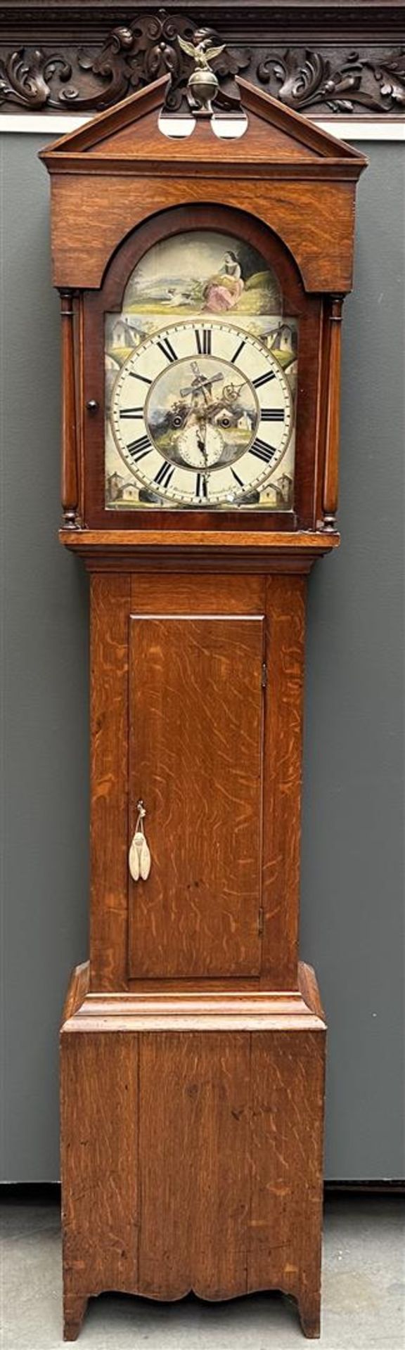 An English, so-called "Grandfather clock". Address: "J. Richmond / New Casttle". 