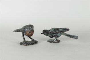 A lot consisting of various bronze birds, including a sparrow and a robin.