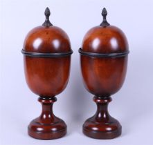 A pair of casolettes with bronze frames. ca. 1900.