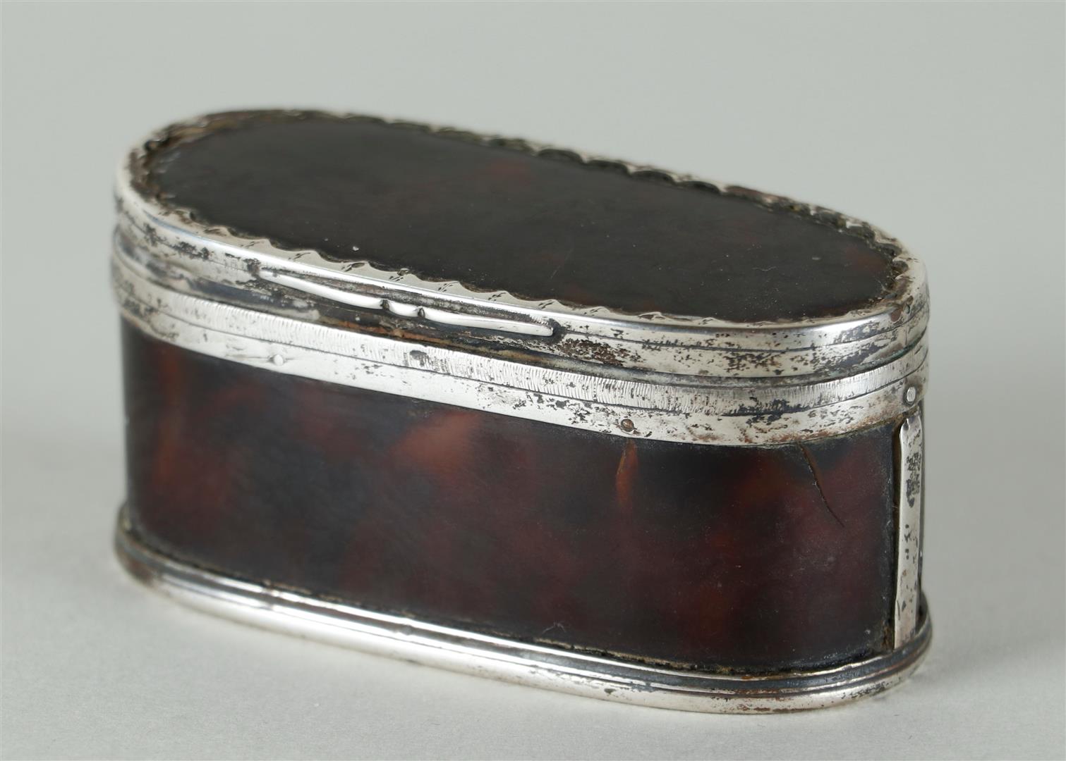 Tortoise Snuff Box with Silver Frames (Holland, 17th Century) - Image 4 of 7