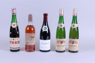 A lot of various wines consisting of Monthelie Louis Latour 2006, Chateau Doisy-Vedrines 1975, (3x)