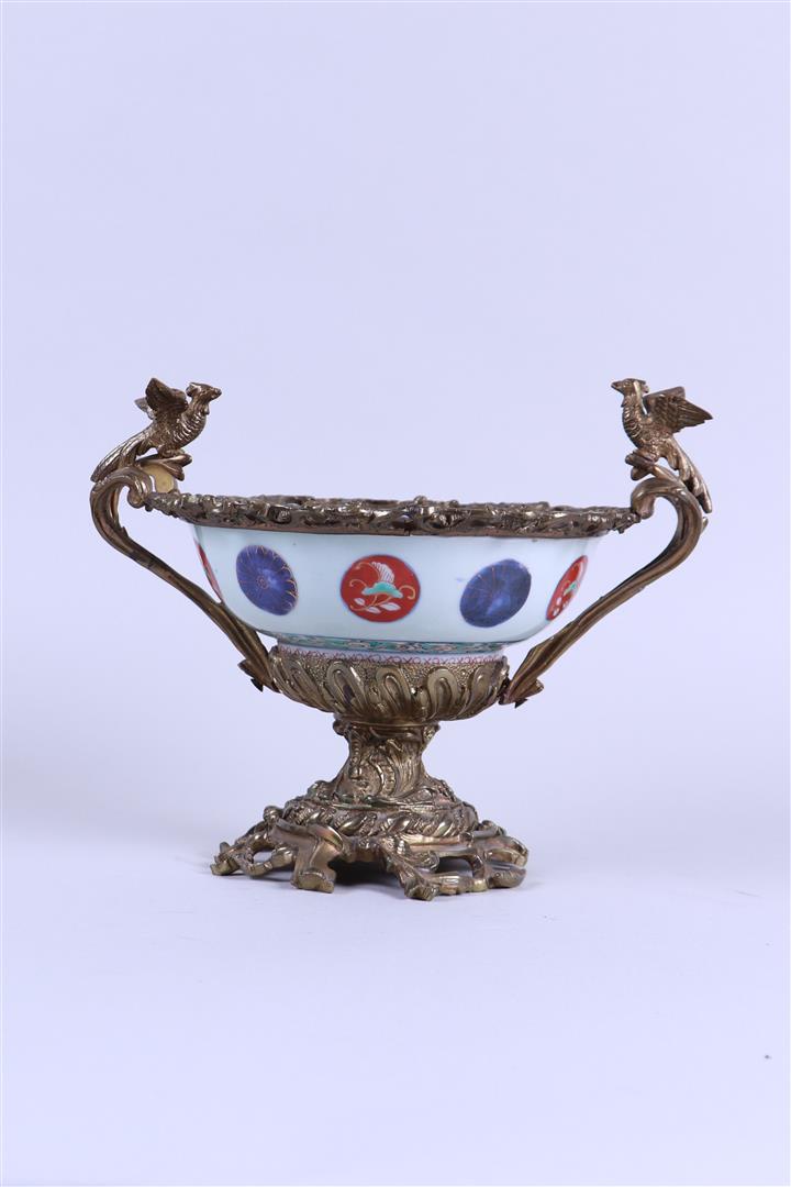 A Samson Imari bowl in bronze frame with phoenixes - Image 2 of 4
