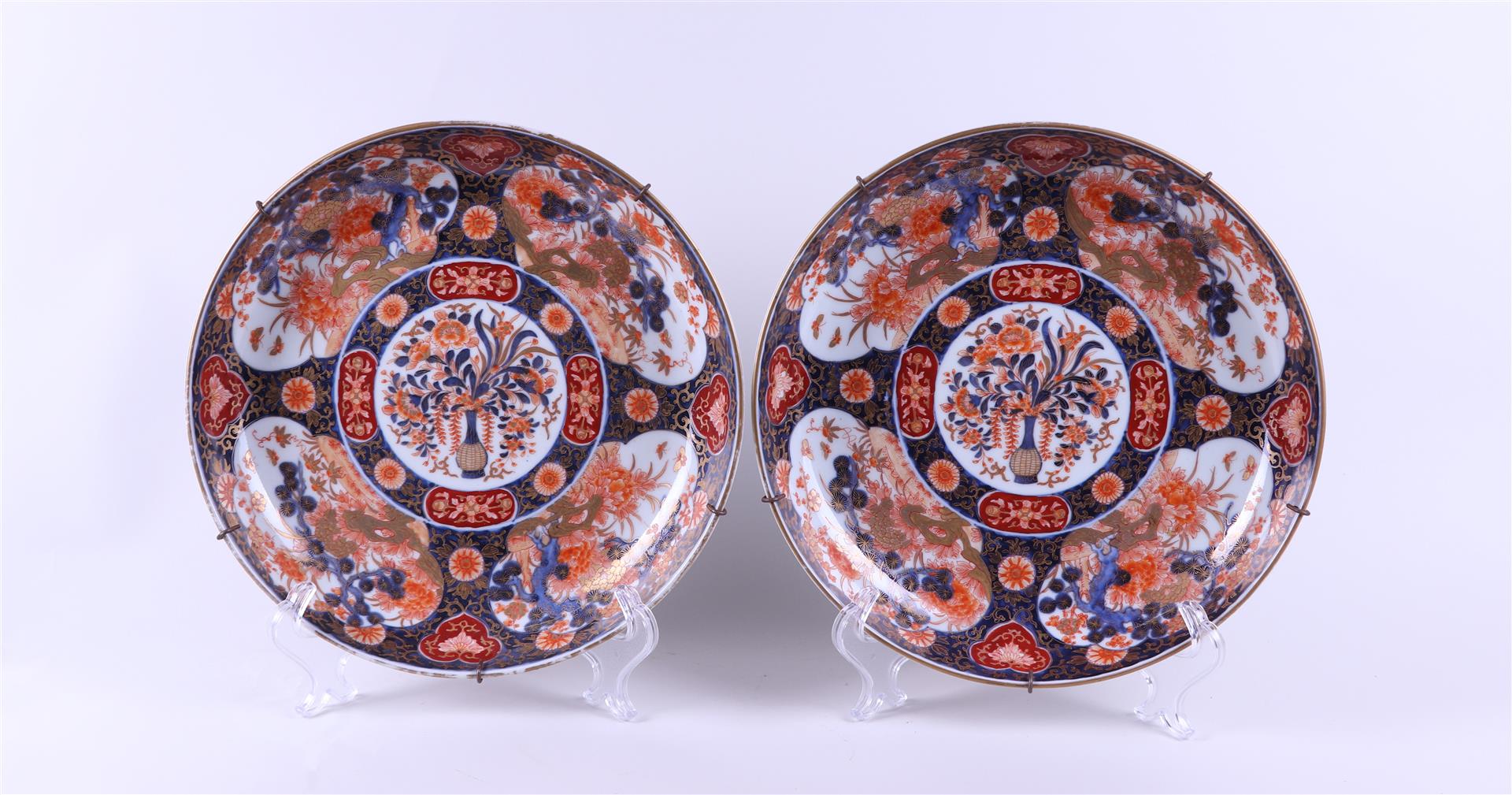 A set of richly decorated Imari wall plates. Japan, 19th century.
