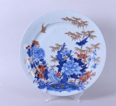 A large porcelain dish with a decor of birds and flowers. China, 18th century.