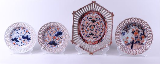 A lot of four Imari wall plates with worked edges. Japan, 19th century.
