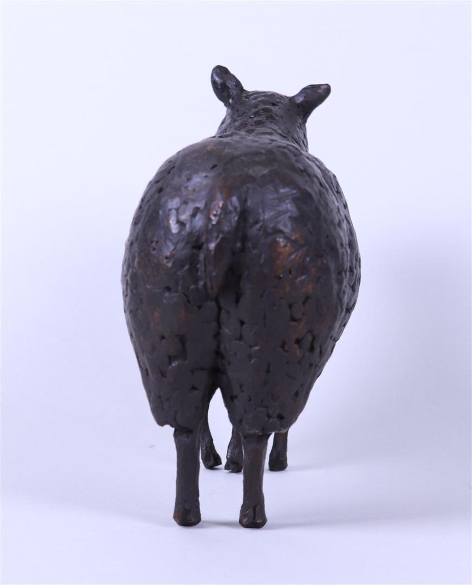 Peter Petersen (Hilversum 1947), Sheep with the five legs, bronze. - Image 4 of 4