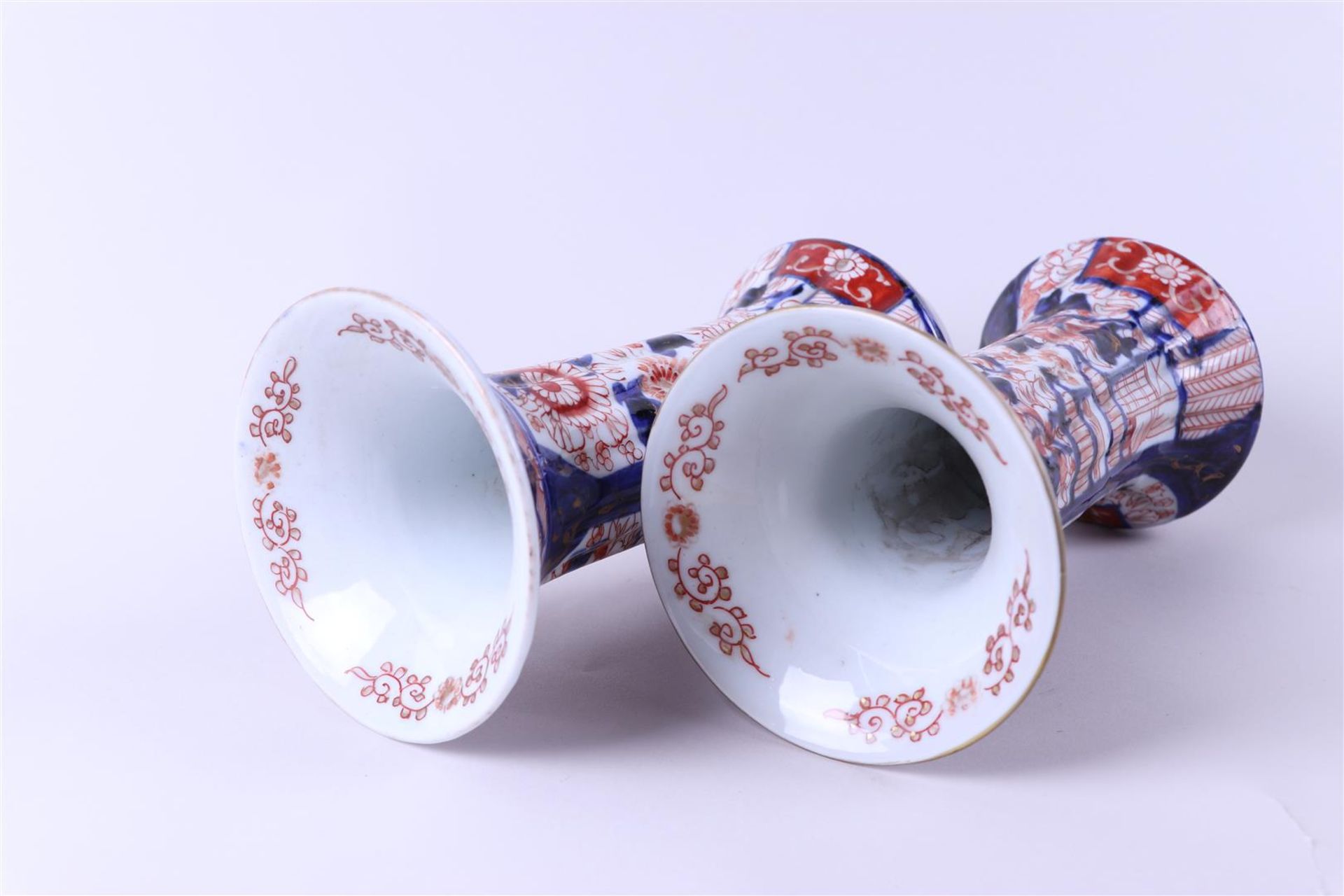 A five-piece Imari cabinet set. Japan, 19th century.
 - Image 4 of 5