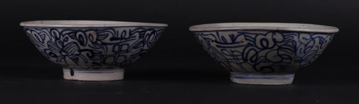 A lot with (2) peasants bowls. China, 19th century.
