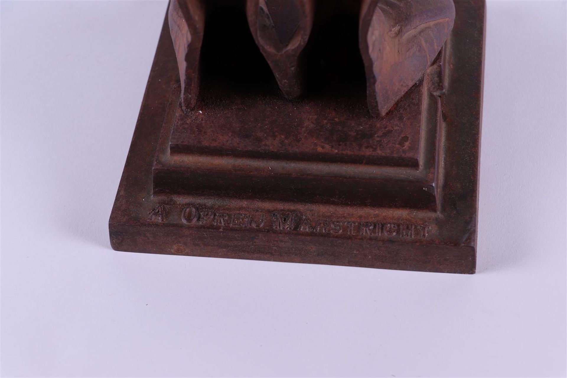 A cast iron sculpture of a soldier, marked 'a opreij maastricht' on the back. - Bild 3 aus 4