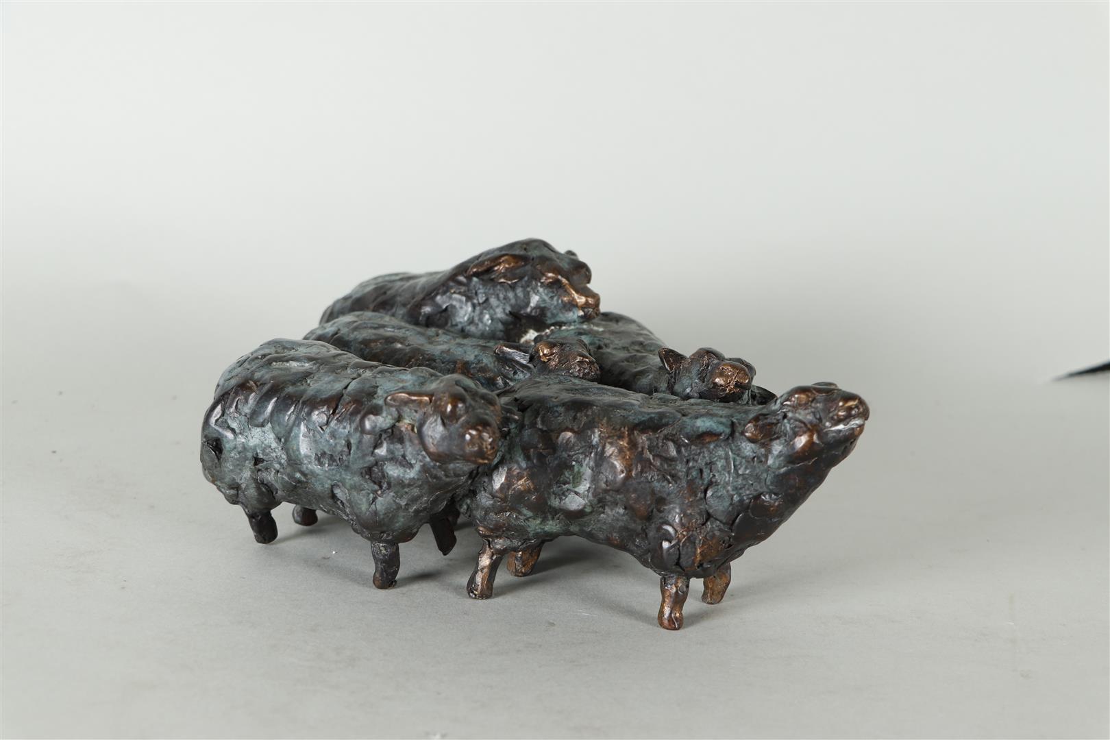 A lot consisting of bronze sheep and a duck. - Image 3 of 5