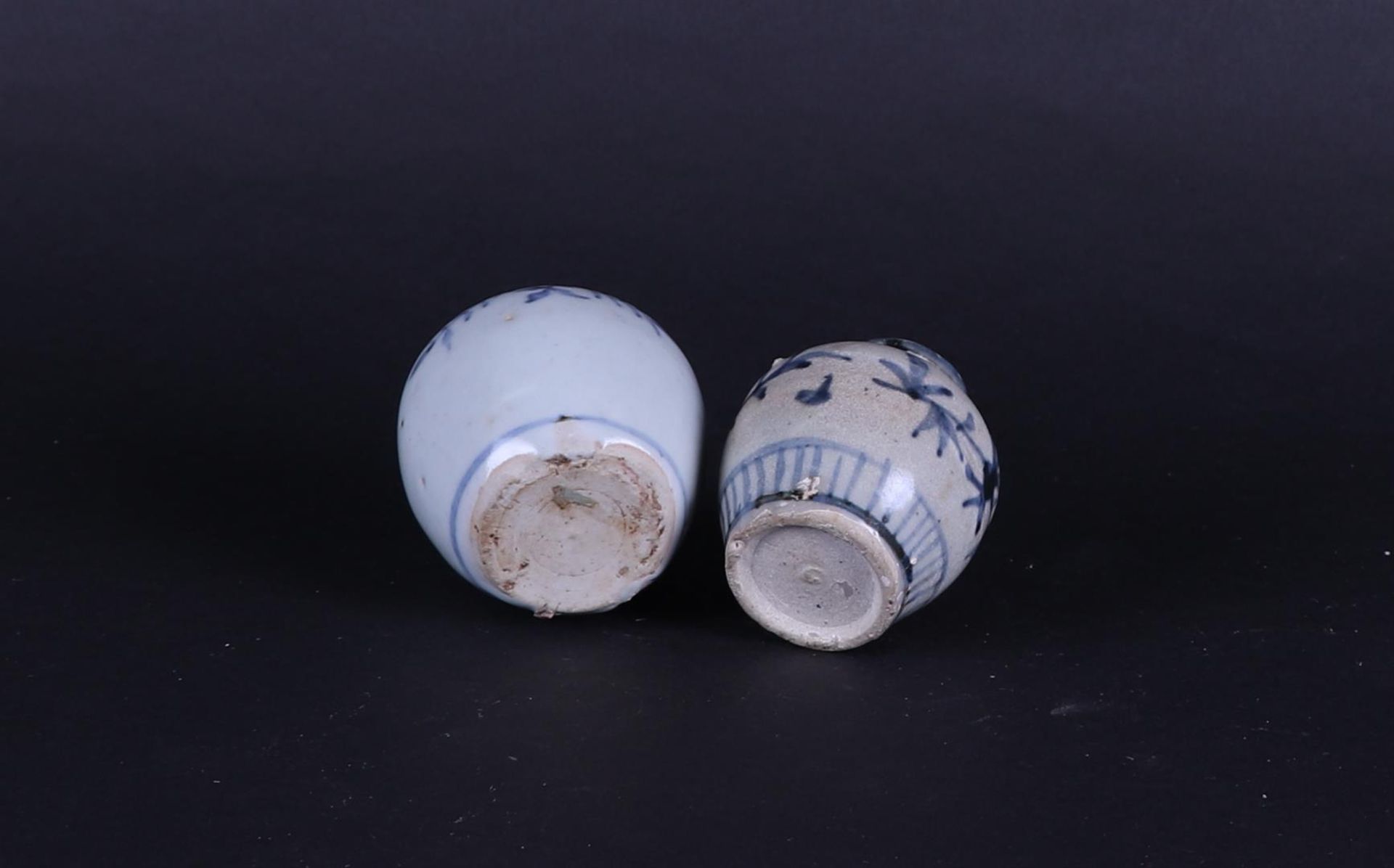 Two small porcelain storage jars with floral decoration. China, Ming period - Image 3 of 3