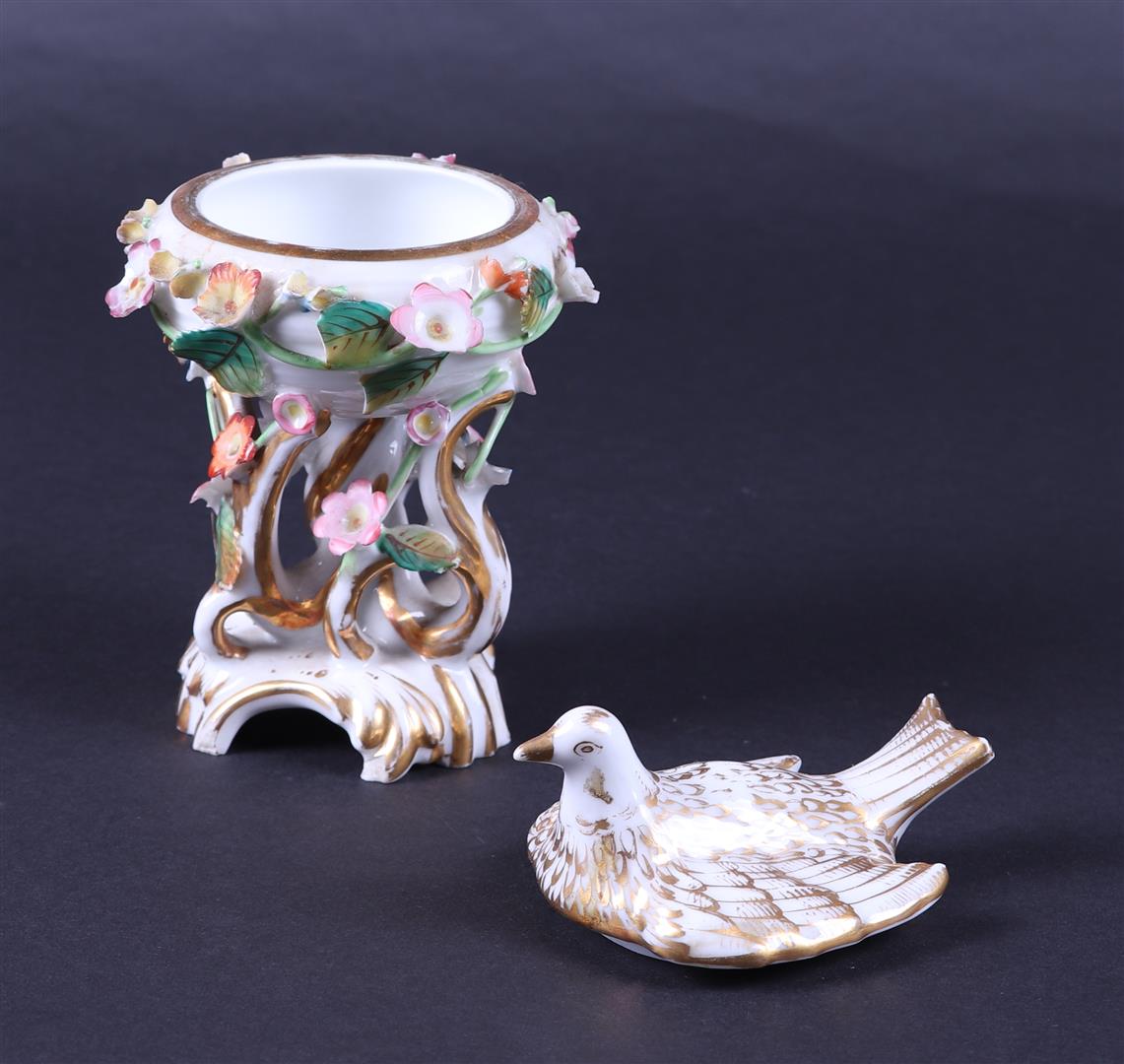 Lot of various porcelain objects including a Lladro swan. - Bild 13 aus 19