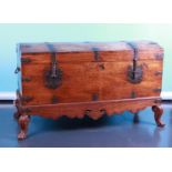 A blanket chest with wrought iron fittings mounted on claw feet. Approx. 1900.

