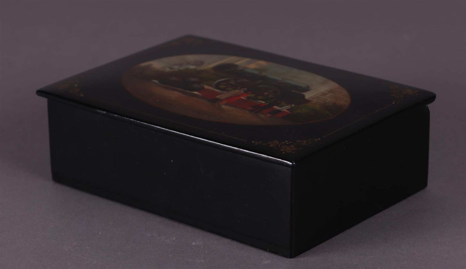 Russian Lacquer Box Depicting a Chinese Cannon (Circa 1930) - Bild 2 aus 4