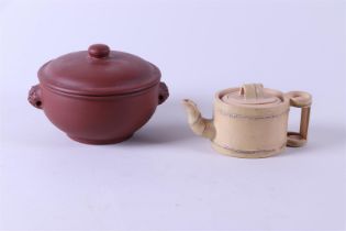 A Yixing lot consisting of a pull pot and a hot pot. China, 20th century.