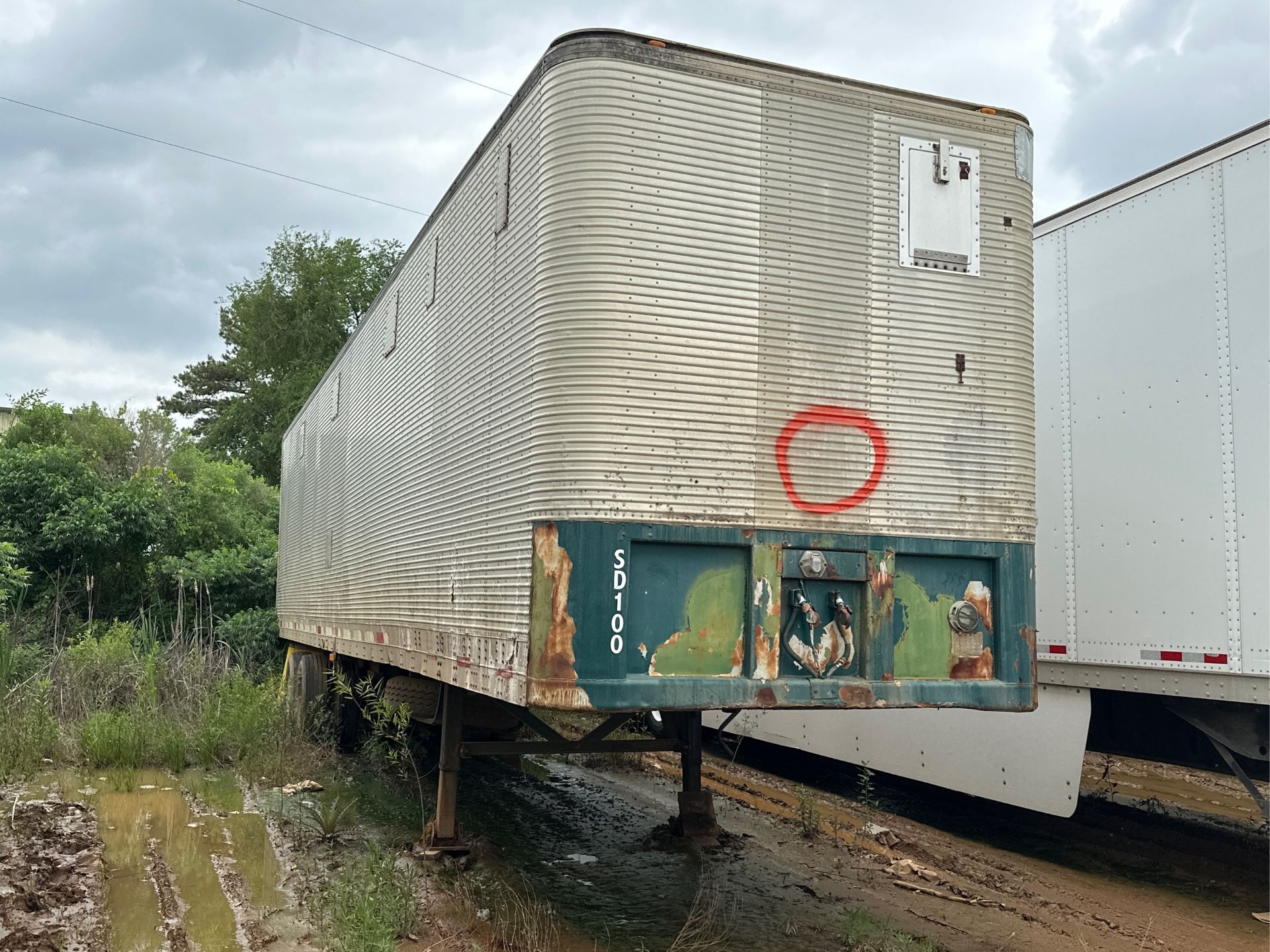 1977 Van Trailer 48’x42” Tandem Axle Has Title VIN CHY250545 - A $25 TITLE FEE WILL BE ADDED TO - Image 3 of 8