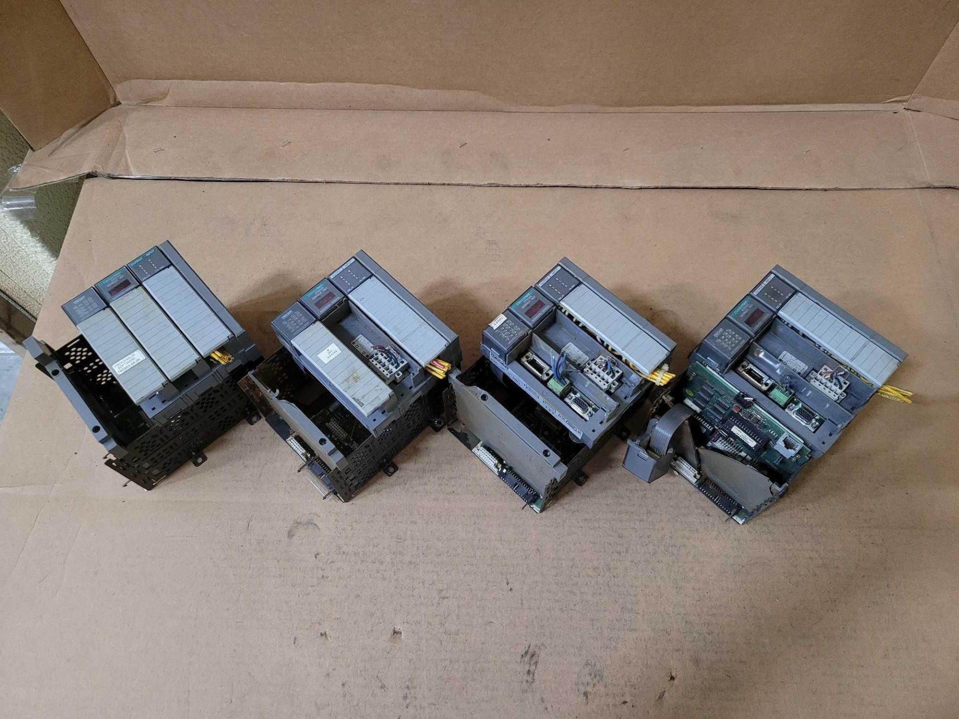 LOT OF 4 ALLEN BRADLEY 1746-A4 4-SLOT CHASSIS W/ [1] MEDAR 917-0050 [1] ALLEN BRADLEY 1747-SDN [1] A - Image 2 of 6