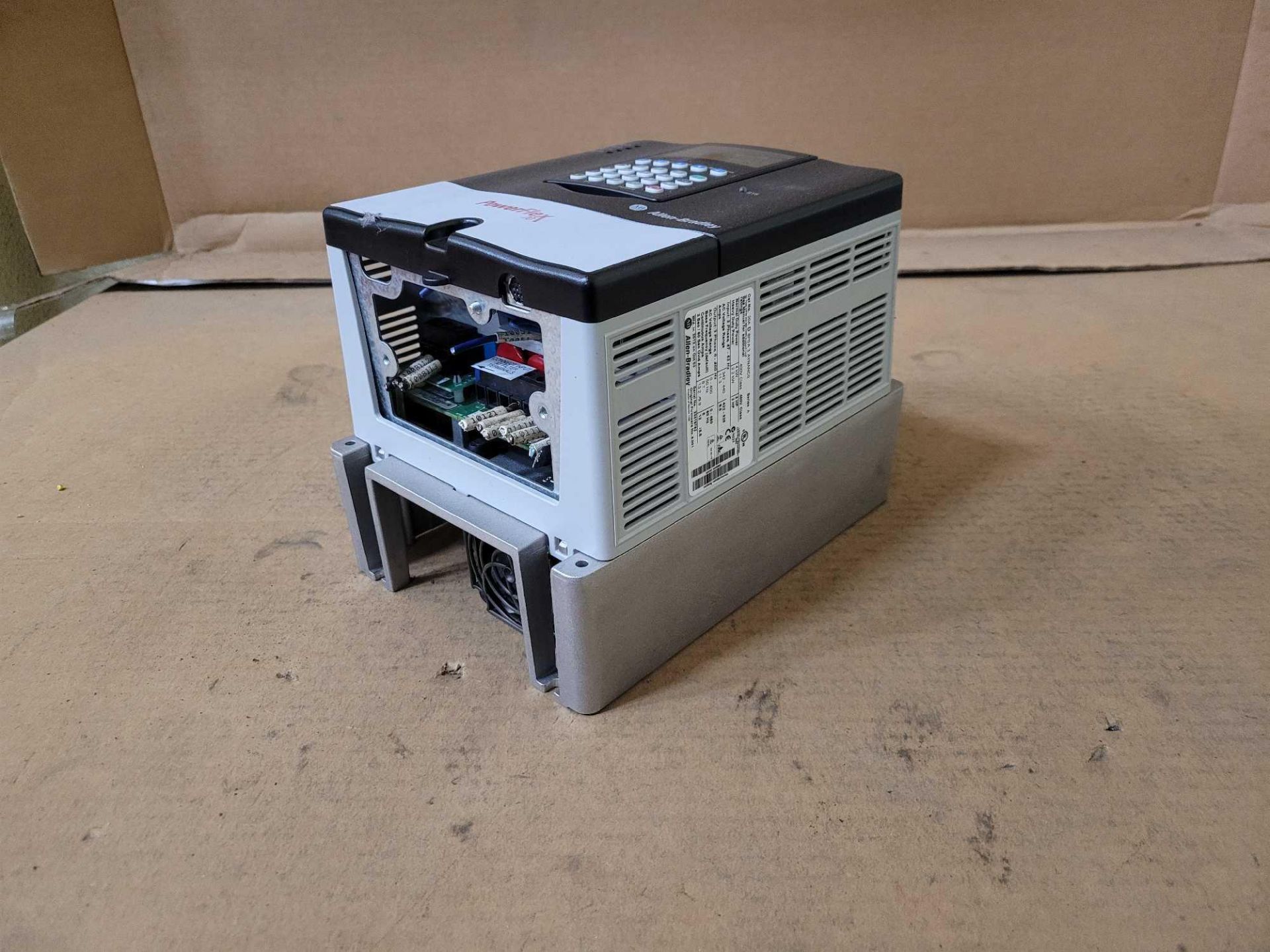 ALLEN BRADLEY 20AD8P0A3AYNANC0 /A PowerFlex 70 AC DRIVE