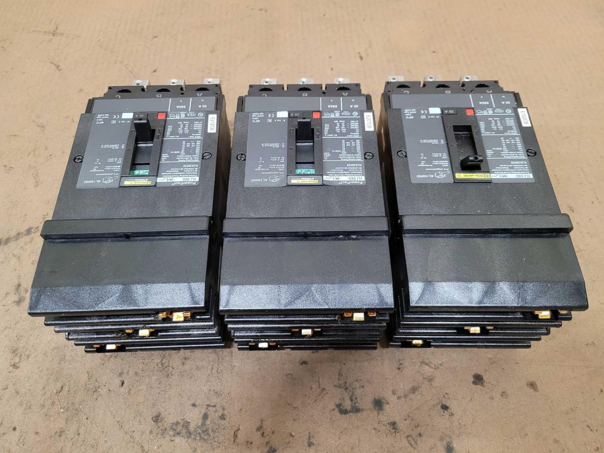 LOT OF 3 SQUARE D HJA36030 30 AMP CIRCUIT BREAKER - Image 2 of 3