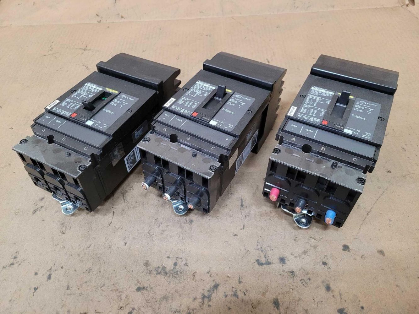 1/25 - Square D 15, 20, 30, 60, and 100 amp circuit breakers!  **Shipping available**