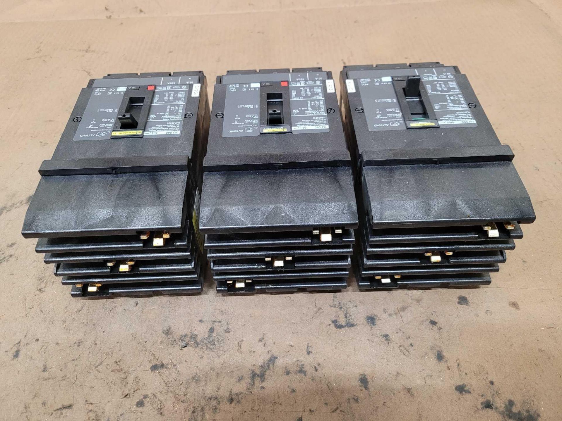 LOT OF 3 SQUARE D HJA36030 30 AMP CIRCUIT BREAKER - Image 2 of 3