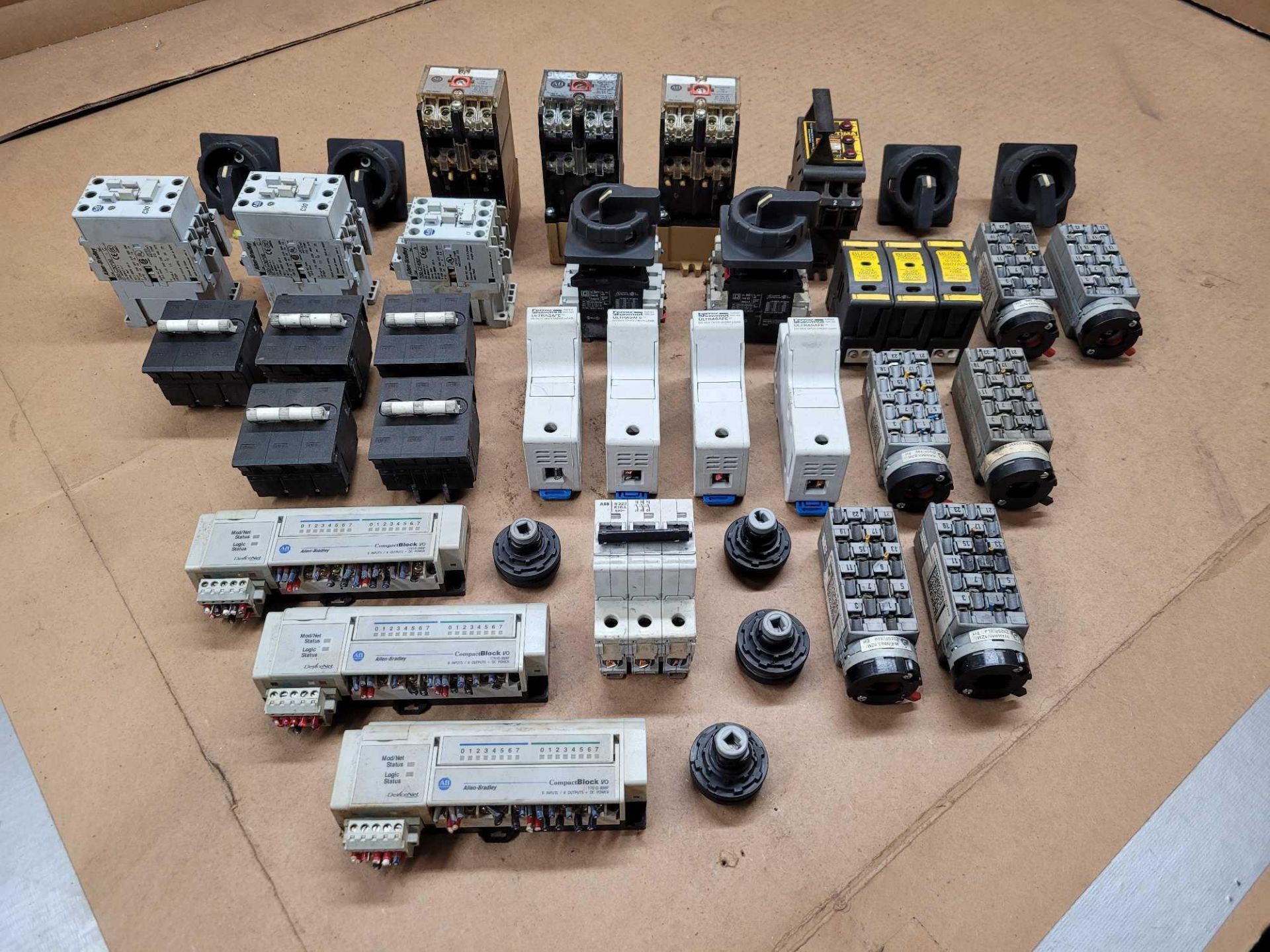 LOT OF MISC HARDWARE SQUARE D / ABB / ALLEN BRADLEY / BUSSMAN / FERRAZ SHAWMUT