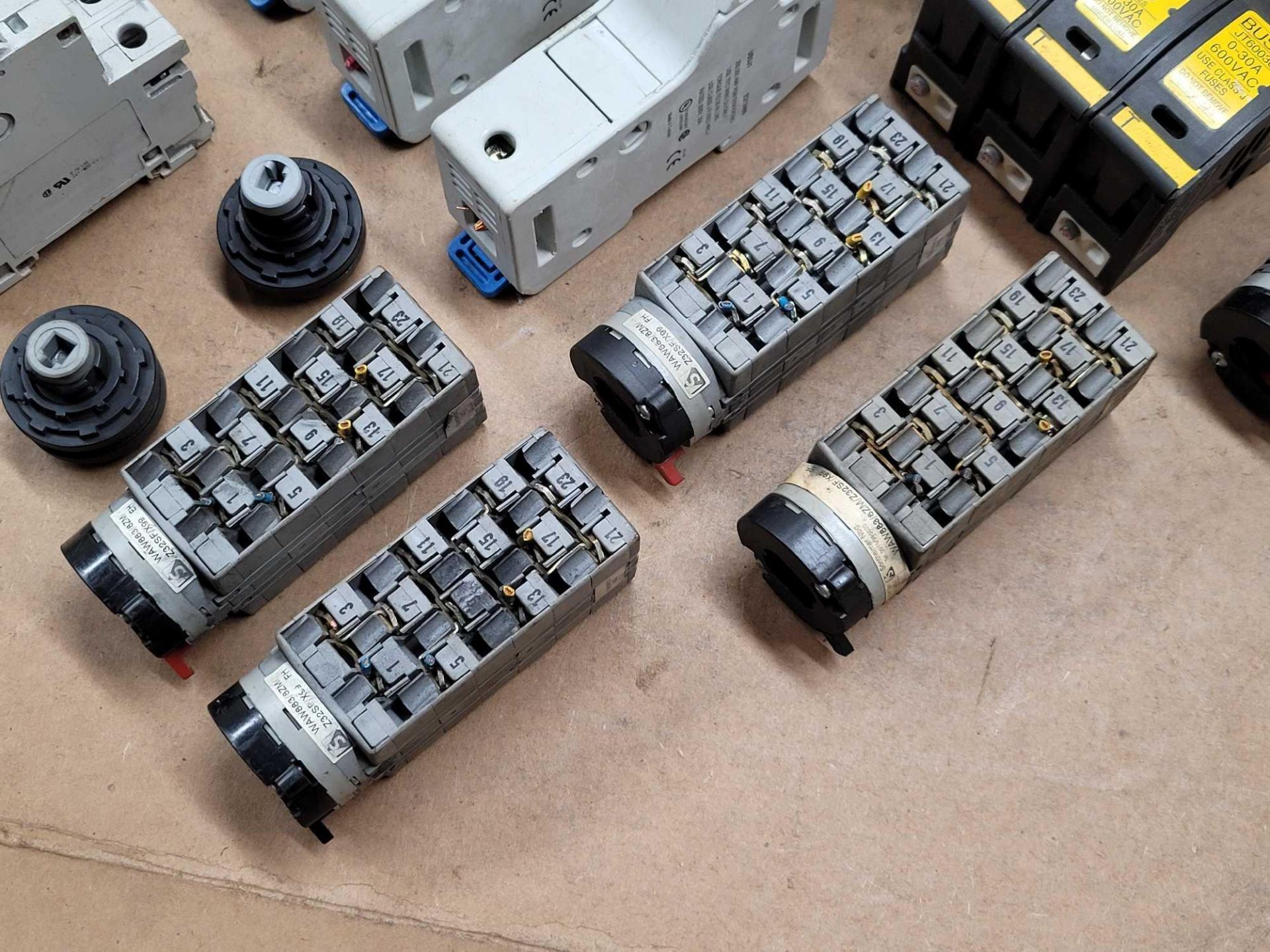 LOT OF MISC HARDWARE SQUARE D / ABB / ALLEN BRADLEY / BUSSMAN / FERRAZ SHAWMUT - Image 3 of 19