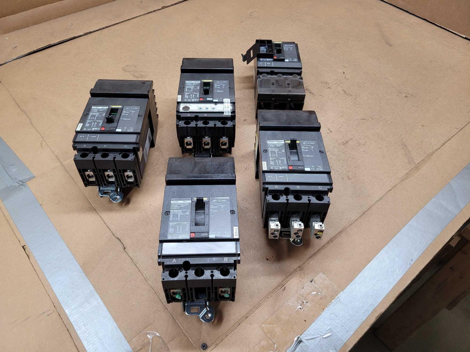 LOT OF 5 SQUARE D CIRCUIT BREAKERS [1] HJA260151 [1] HJA36030 [1] HJA36060 [1] HJA36150U33X [1] HJL2