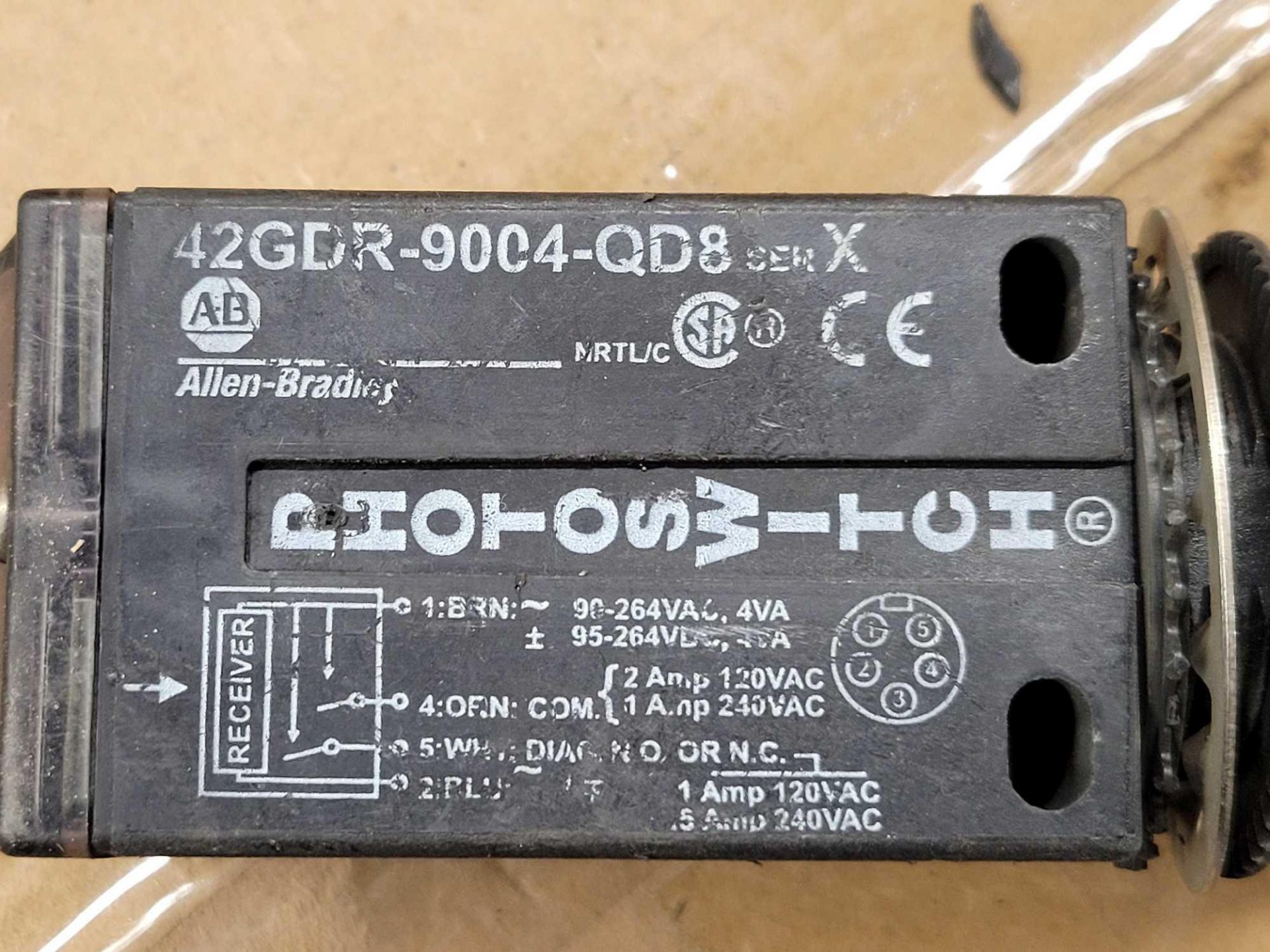 LOT OF 10 ALLEN BRADLEY PHOTOSWITCH [4] 42GDR-9004-QD8 /X [4] 42GDR-9004-QD10 /X [2] 42GDR-9004-QD8 - Image 5 of 7