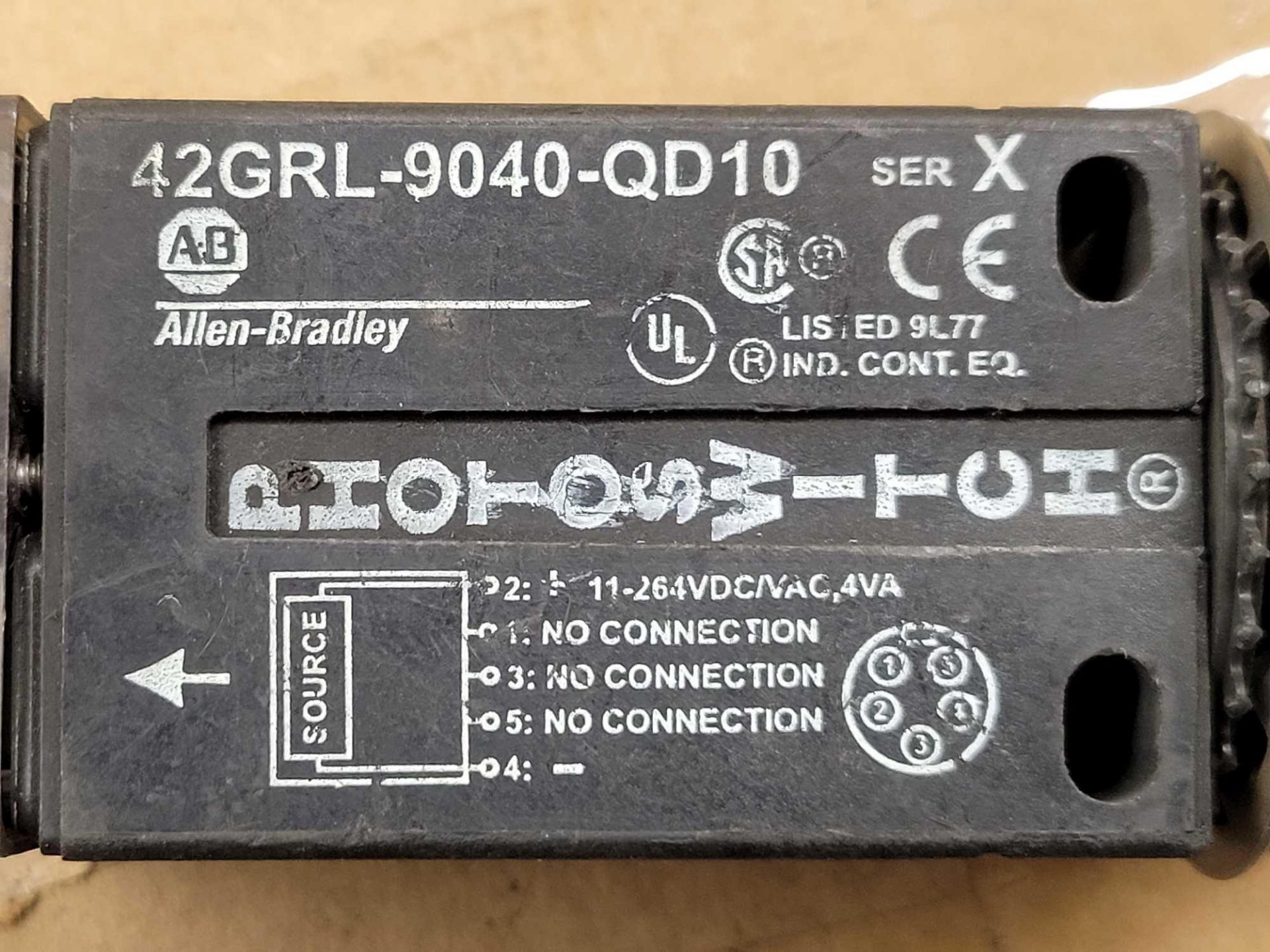 LOT OF 10 ALLEN BRADLEY PHOTOSWITCH [4] 42GDR-9004-QD8 /X [4] 42GDR-9004-QD10 /X [2] 42GDR-9004-QD8 - Image 7 of 7