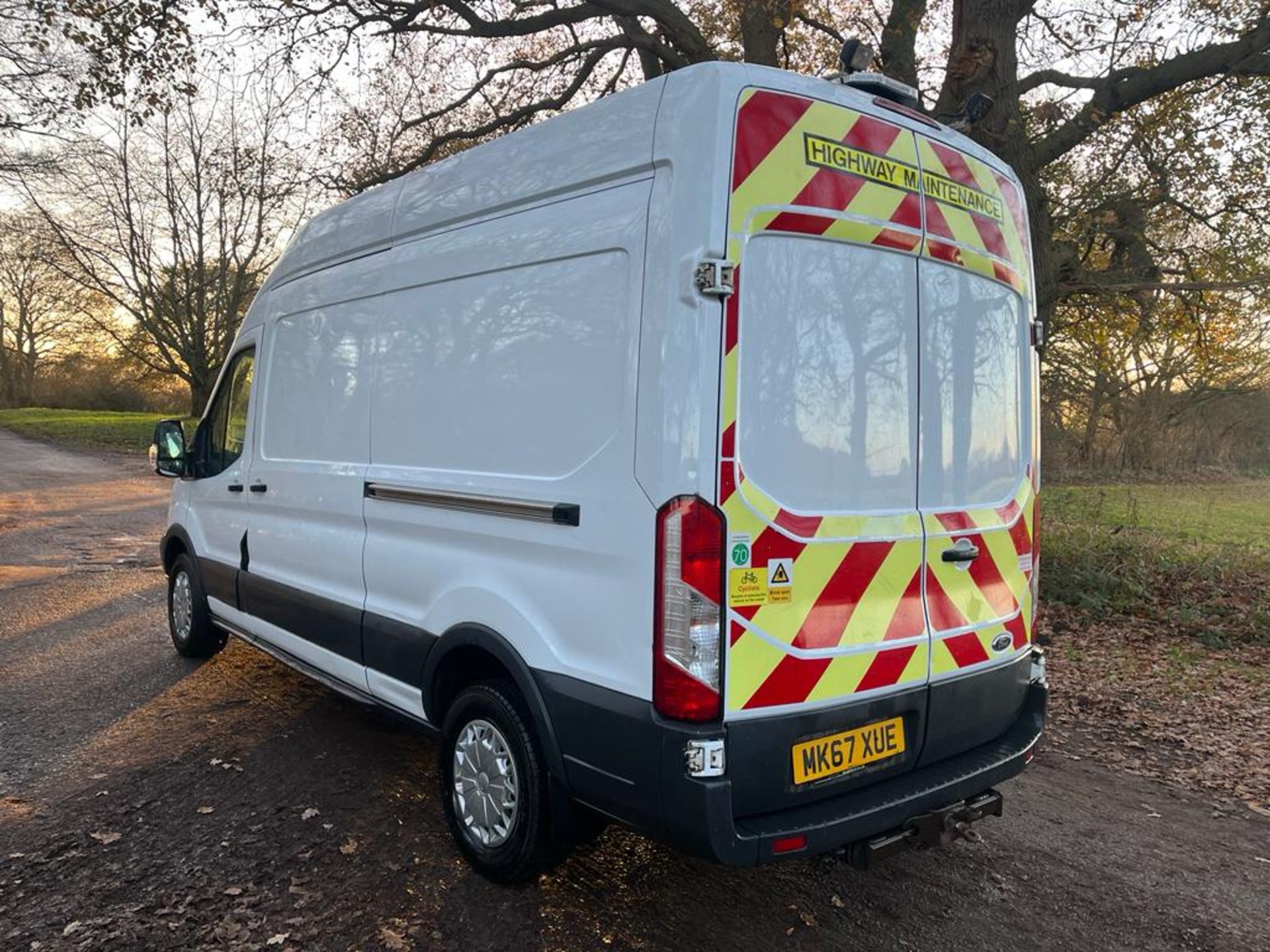 2017/67 FORD TRANSIT 350 WHITE PANEL VAN - 121,000 MILES *PLUS VAT* - Image 7 of 9