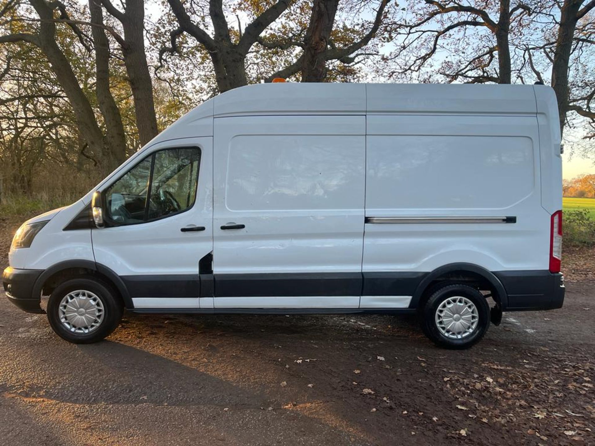 2017/67 FORD TRANSIT 350 WHITE PANEL VAN - 121,000 MILES *PLUS VAT* - Image 9 of 9