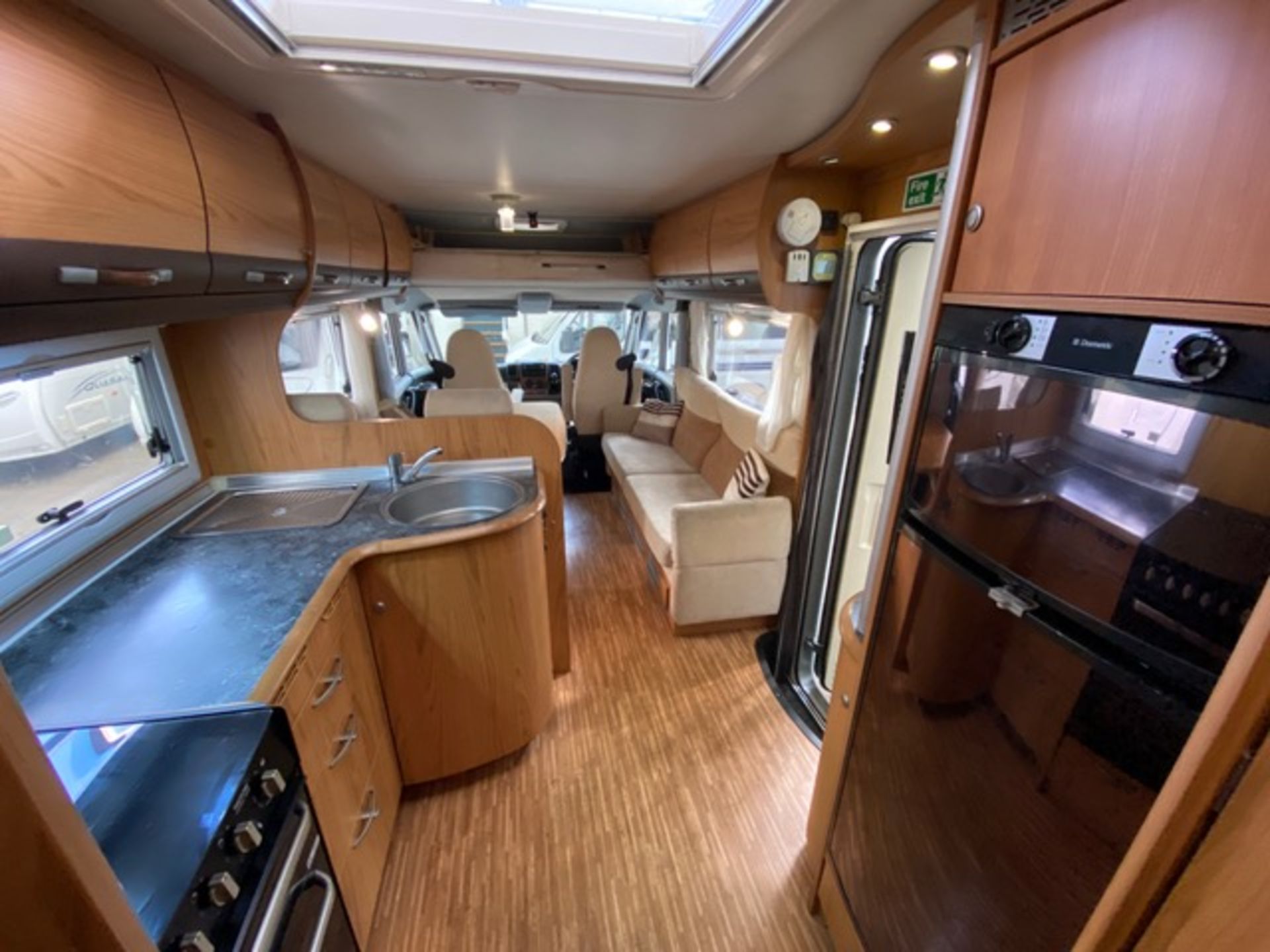 2008 BUSTNER ELEGANCE i821 6 BERTH MOTORHOME, 49,560 MILES, SEMI AUTO *NO VAT* - Image 6 of 8