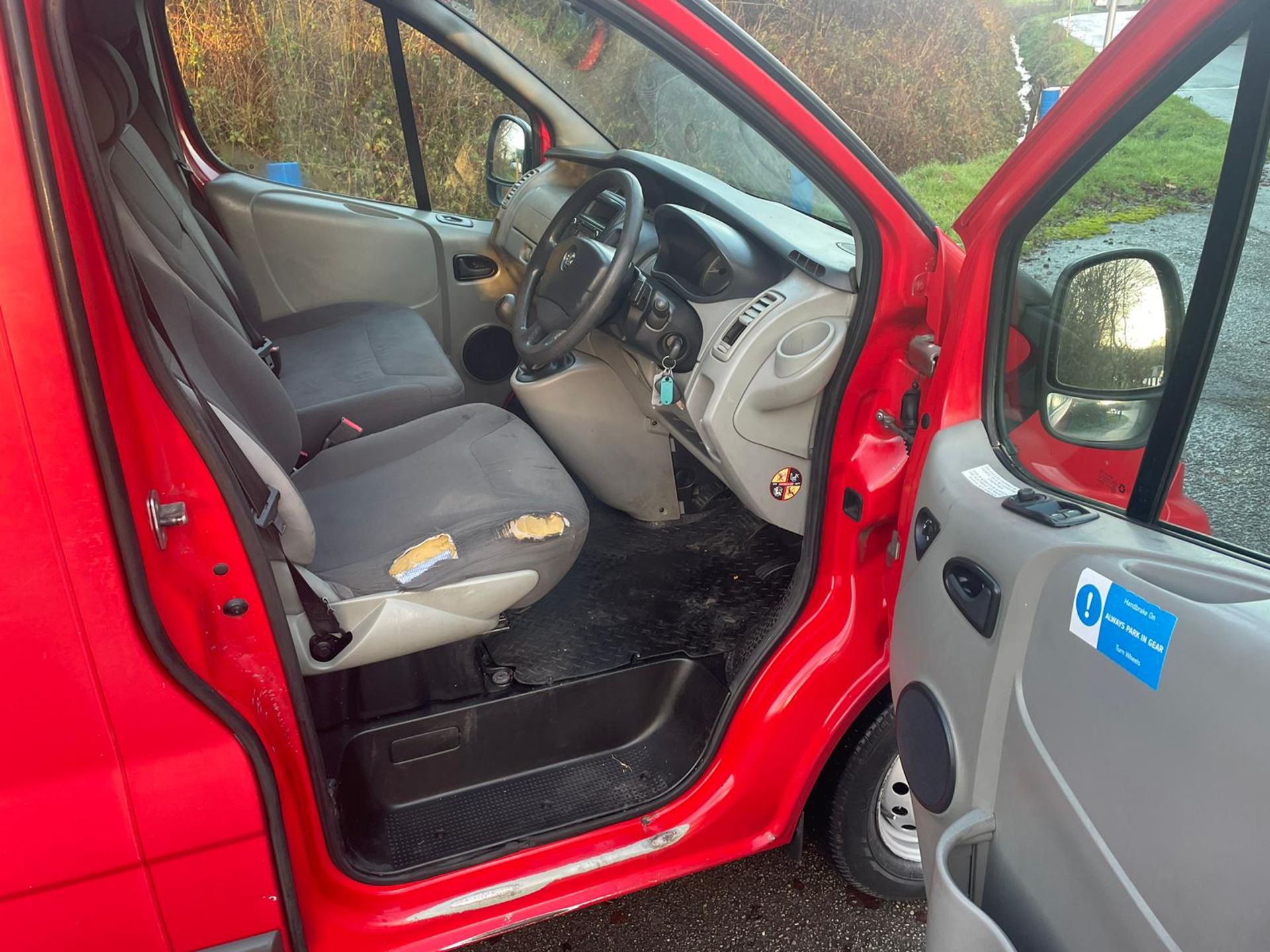 2013 VAUXHALL VIVARO 2900 ECOFLEX CDTI LWB RED PANEL VAN *NO VAT* - Image 12 of 16