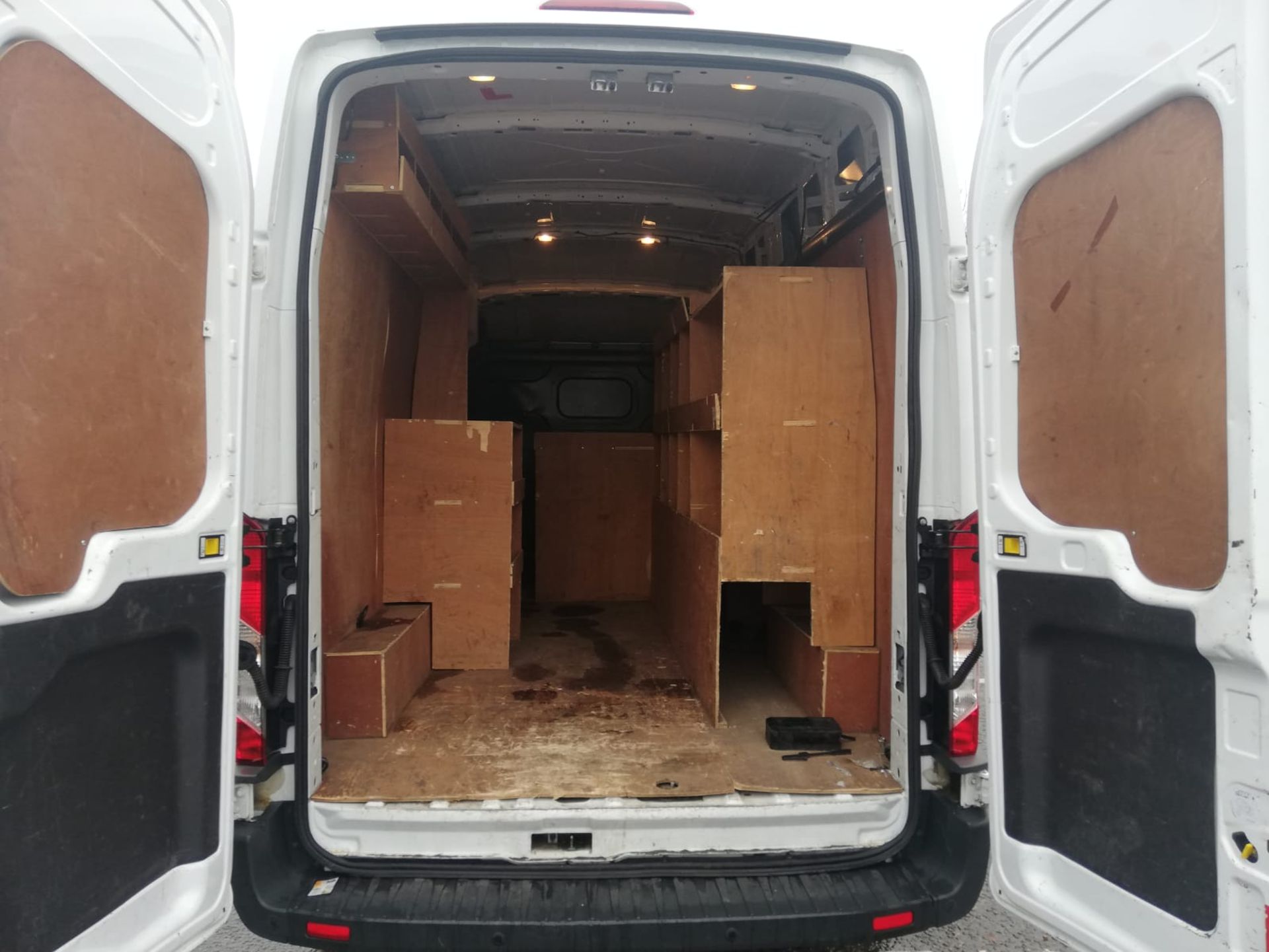 2018/68 FORD TRANSIT 350 WHITE PANEL VAN - 79,000 MILES *PLUS VAT* - Image 9 of 10