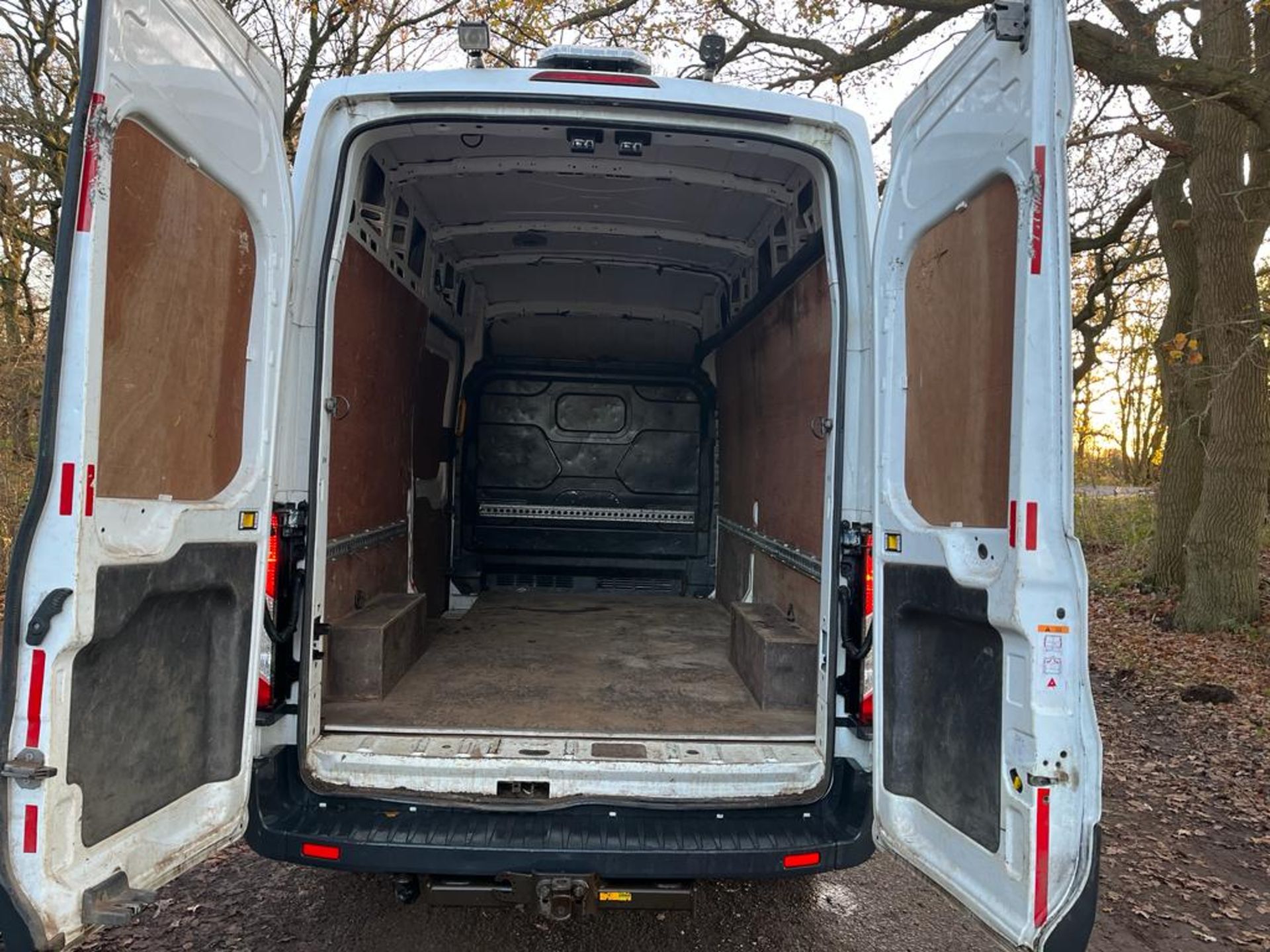 2017/67 FORD TRANSIT 350 WHITE PANEL VAN - 121,000 MILES *PLUS VAT* - Image 8 of 9