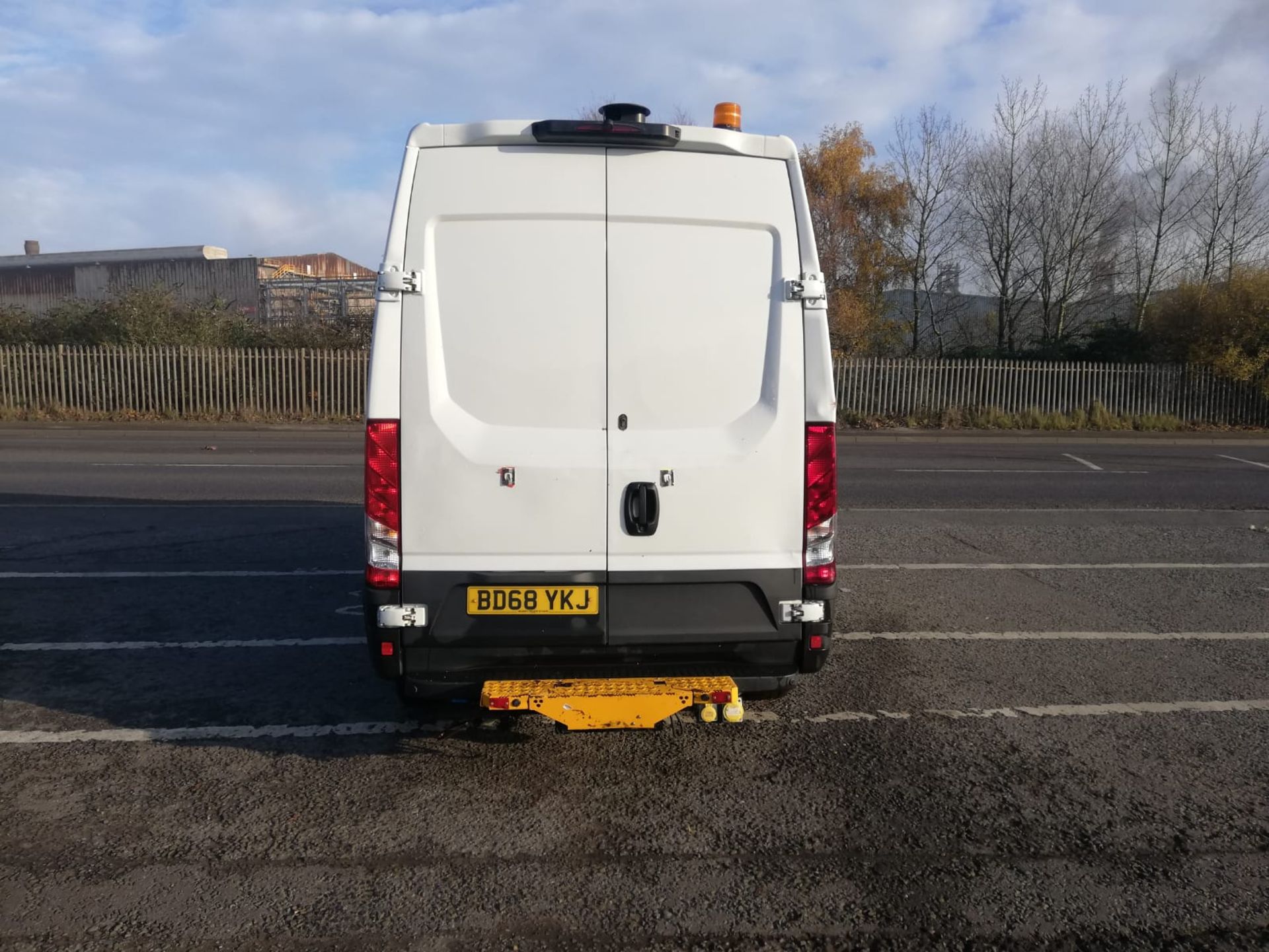 2018/68 REG IVECO DAILY 35S12V 2.3 DIESEL COMPRESSOR WORKSHOP VAN, SHOWING 0 FORMER KEEPERS - Image 6 of 12