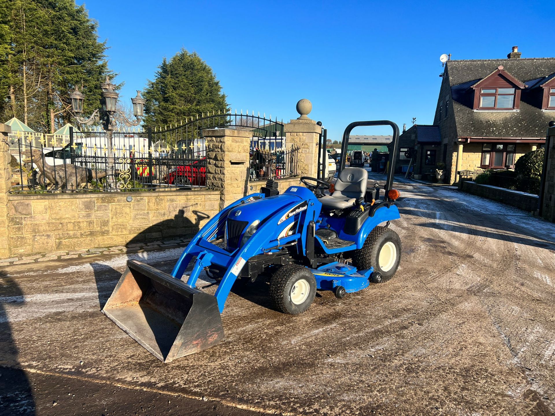 15 HRS FROM NEW ! New Holland Boomer TZ25DA 25HP 4WD Compact Tractor With 54” Underslung *PLUS VAT*