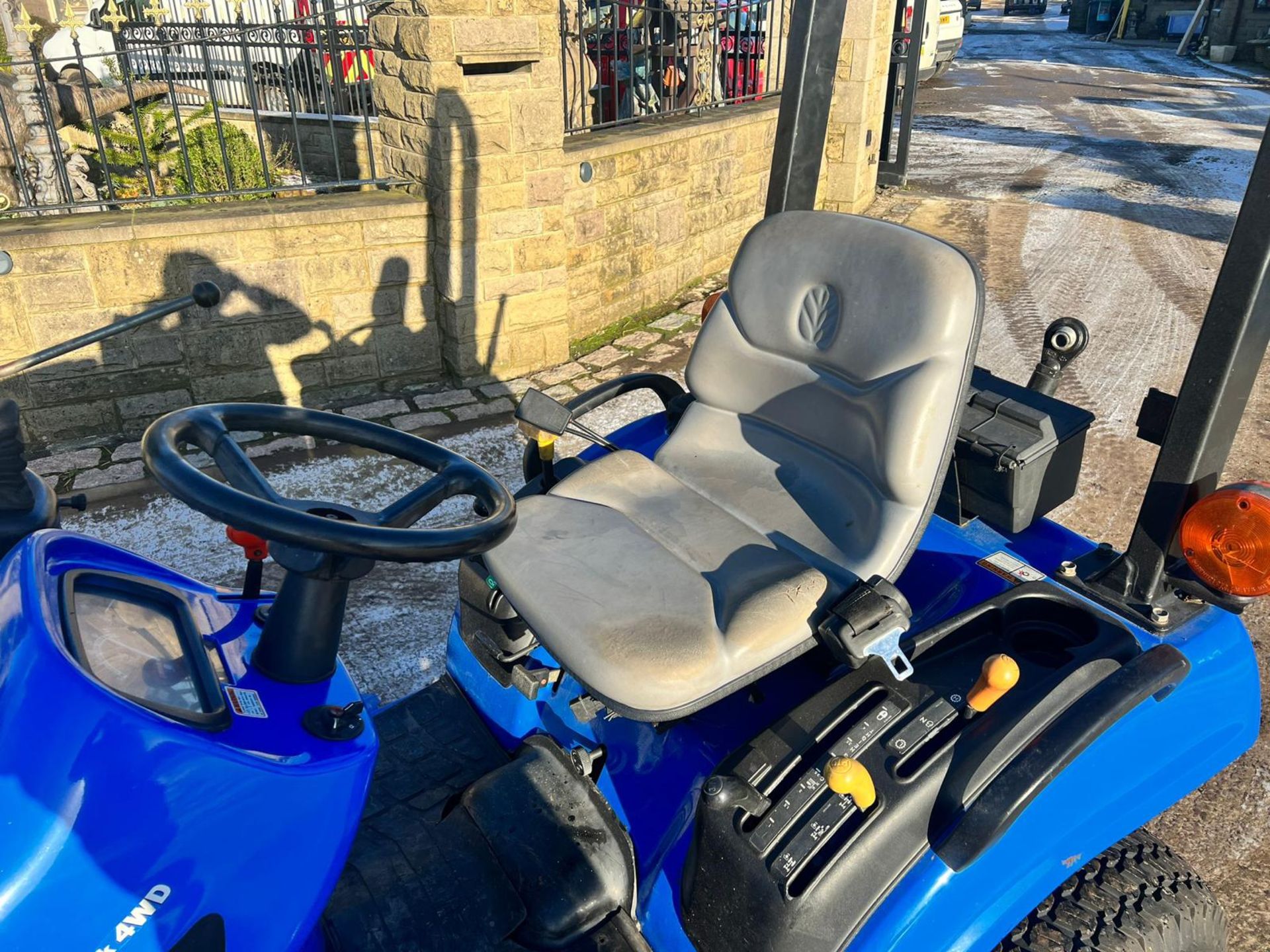 15 HRS FROM NEW ! New Holland Boomer TZ25DA 25HP 4WD Compact Tractor With 54” Underslung *PLUS VAT* - Image 13 of 24