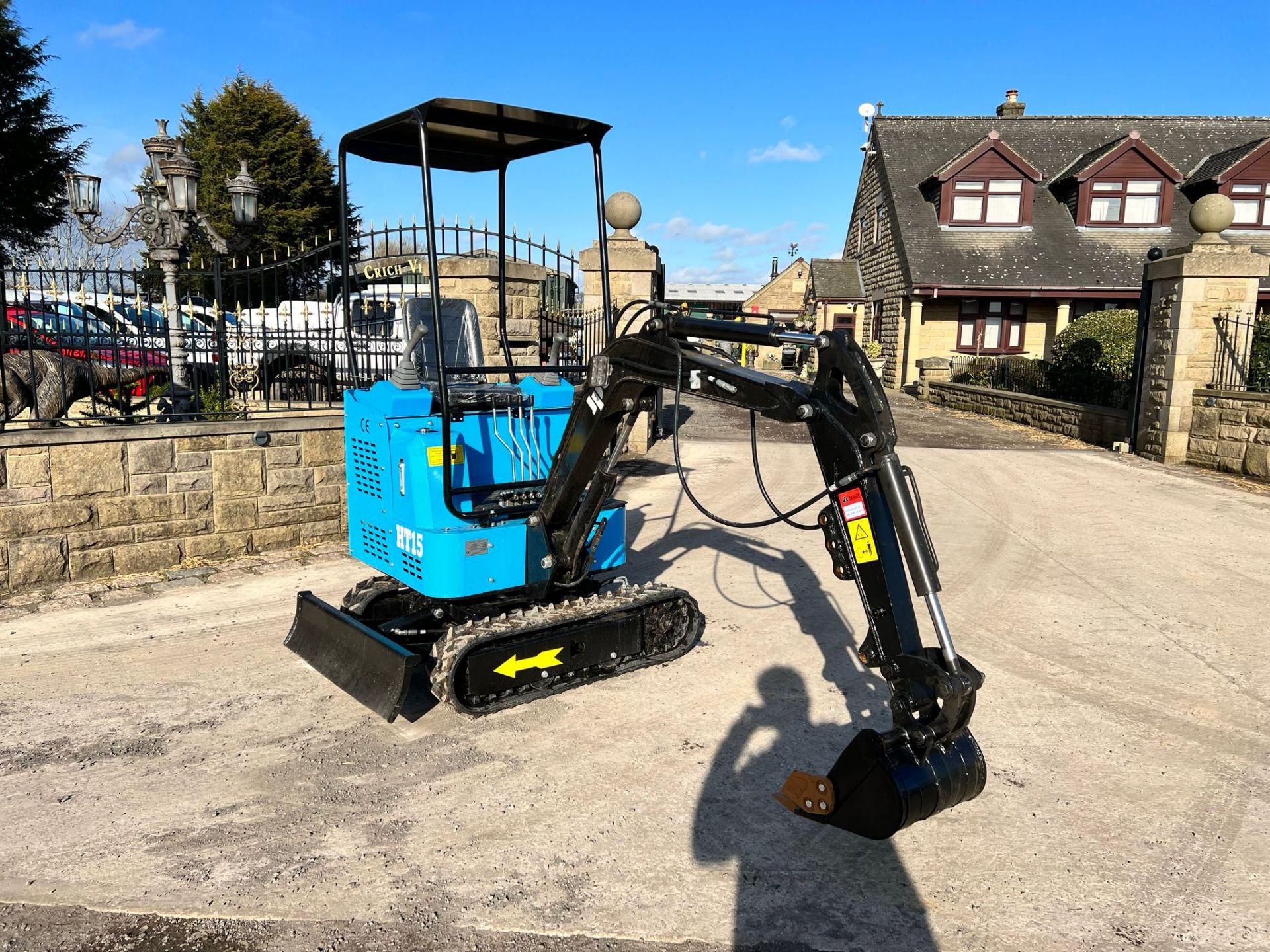 New And Unused JPC HT15 1.5 Tonne Diesel Mini Digger With Blade - Runs Drives And Digs *PLUS VAT*