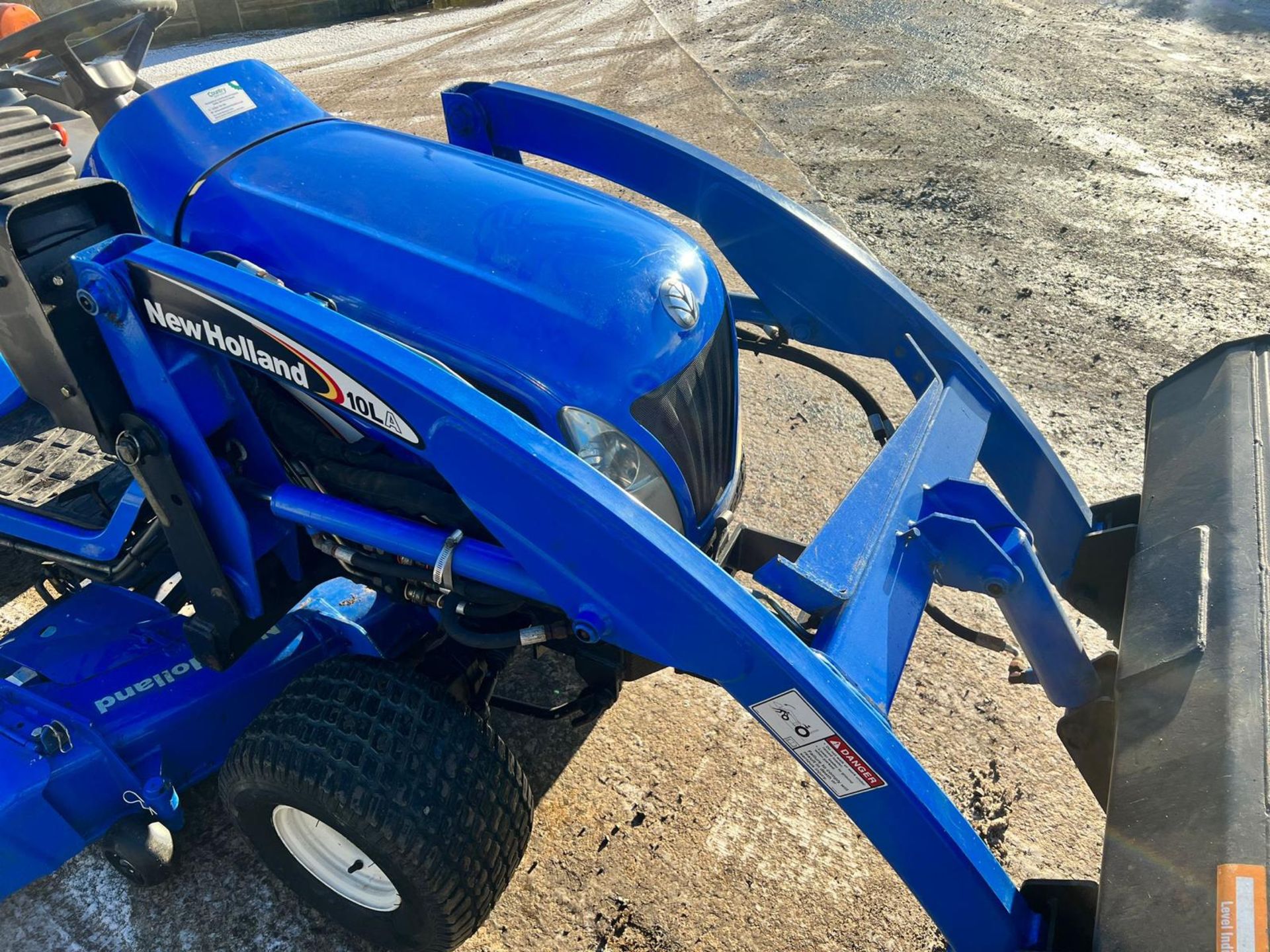 15 HRS FROM NEW ! New Holland Boomer TZ25DA 25HP 4WD Compact Tractor With 54” Underslung *PLUS VAT* - Image 14 of 24
