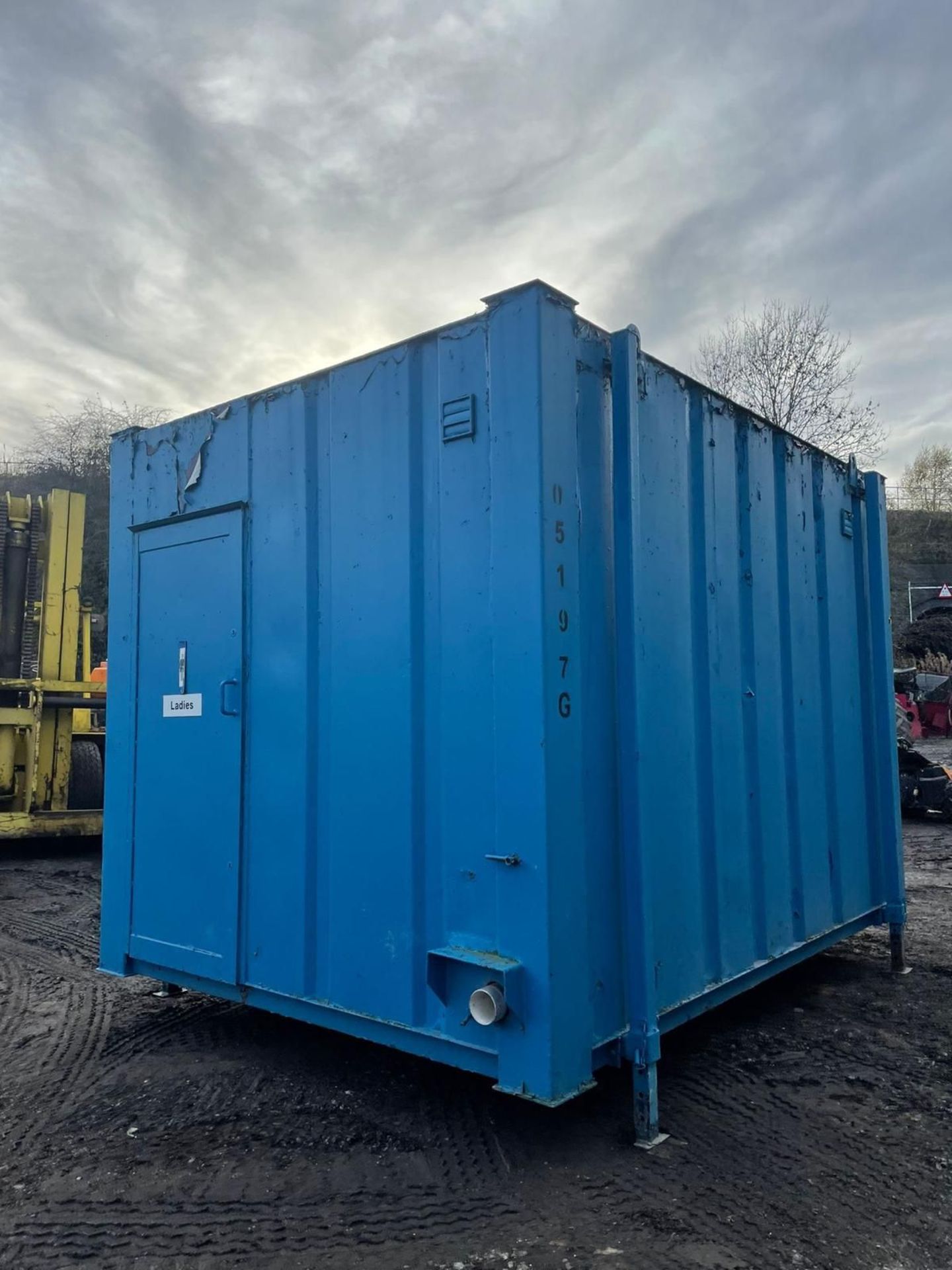 CONTAINER TOILET BLOCK WITH PRIVATE TOILET ON THE SIDE! *PLUS VAT*